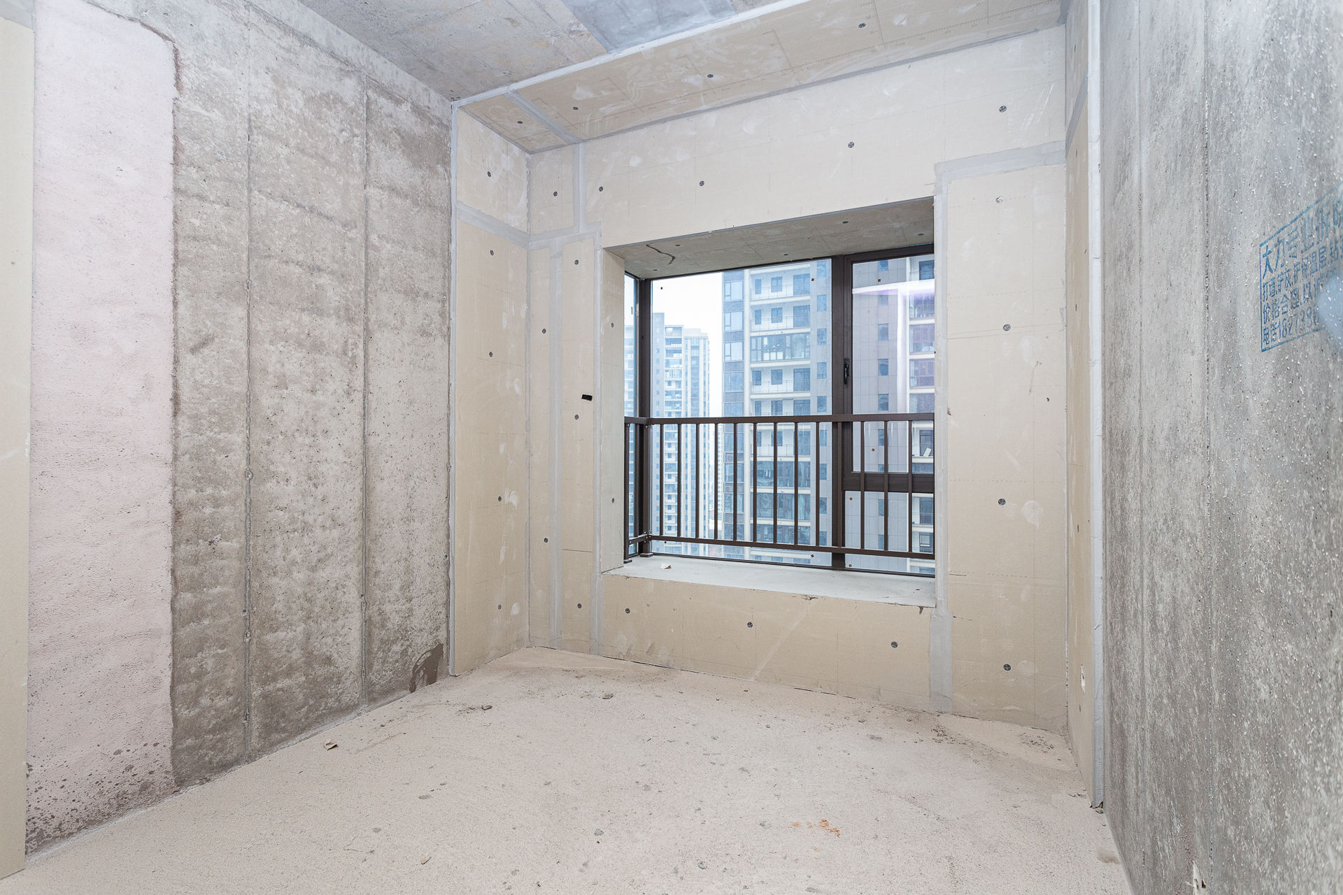 润和湘江天地E区 4室2厅2卫 170.0万 润和湘江天地E区 4室2厅2卫 170.0万卧室