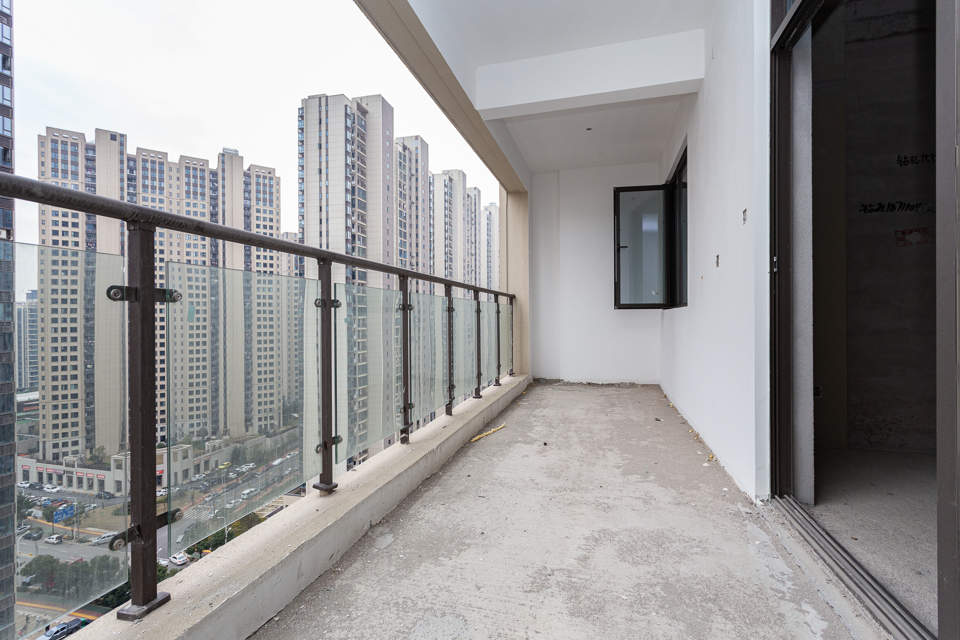 润和湘江天地E区 4室2厅2卫 170.0万 润和湘江天地E区 4室2厅2卫 170.0万阳台