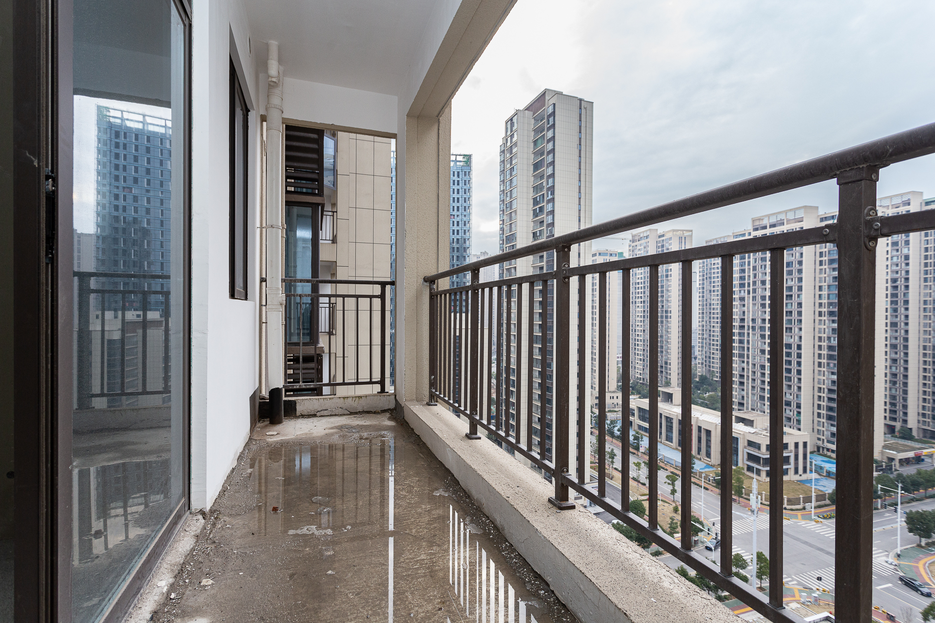 润和湘江天地E区 4室2厅2卫 170.0万 润和湘江天地E区 4室2厅2卫 170.0万阳台