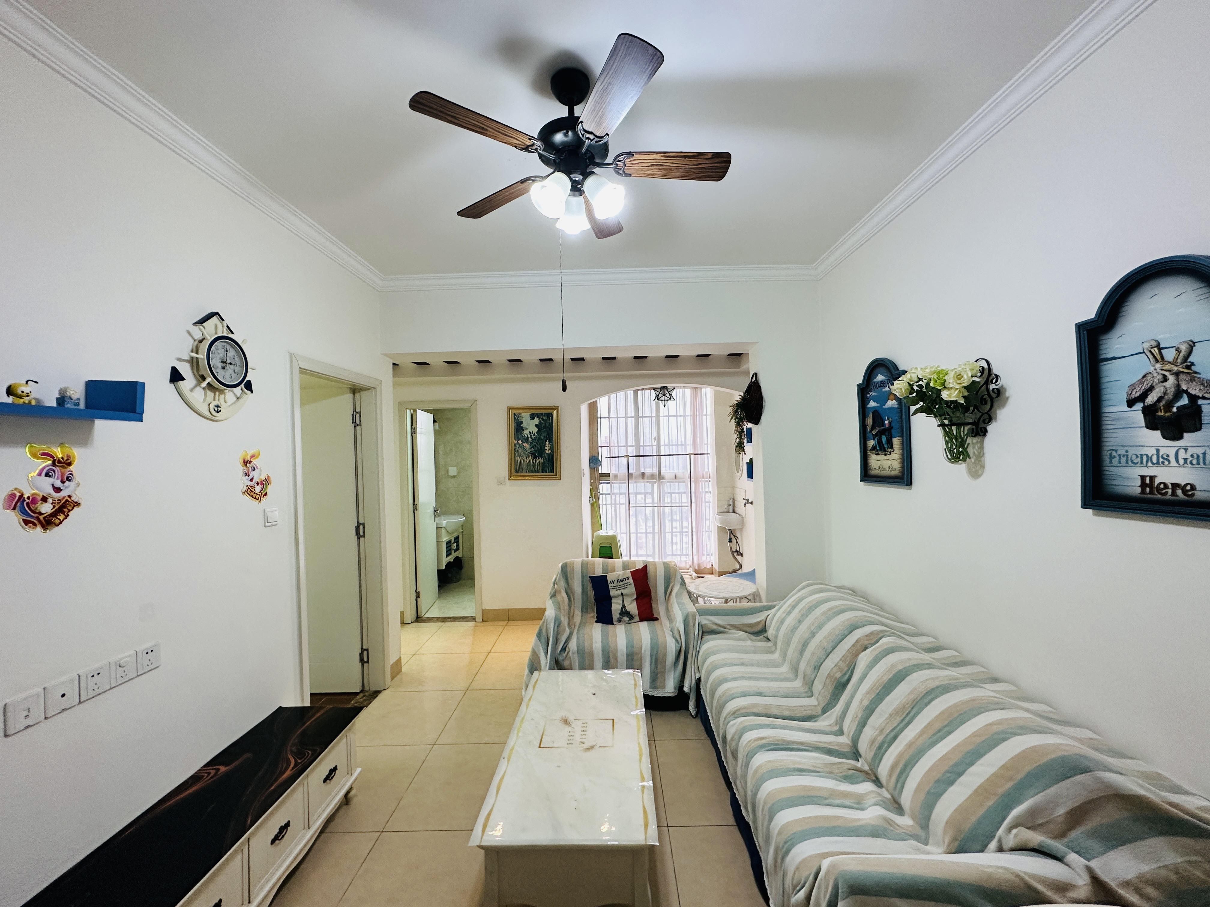 南海花园 2室2厅1卫 98.0万 南海花园 2室2厅1卫 98.0万客厅