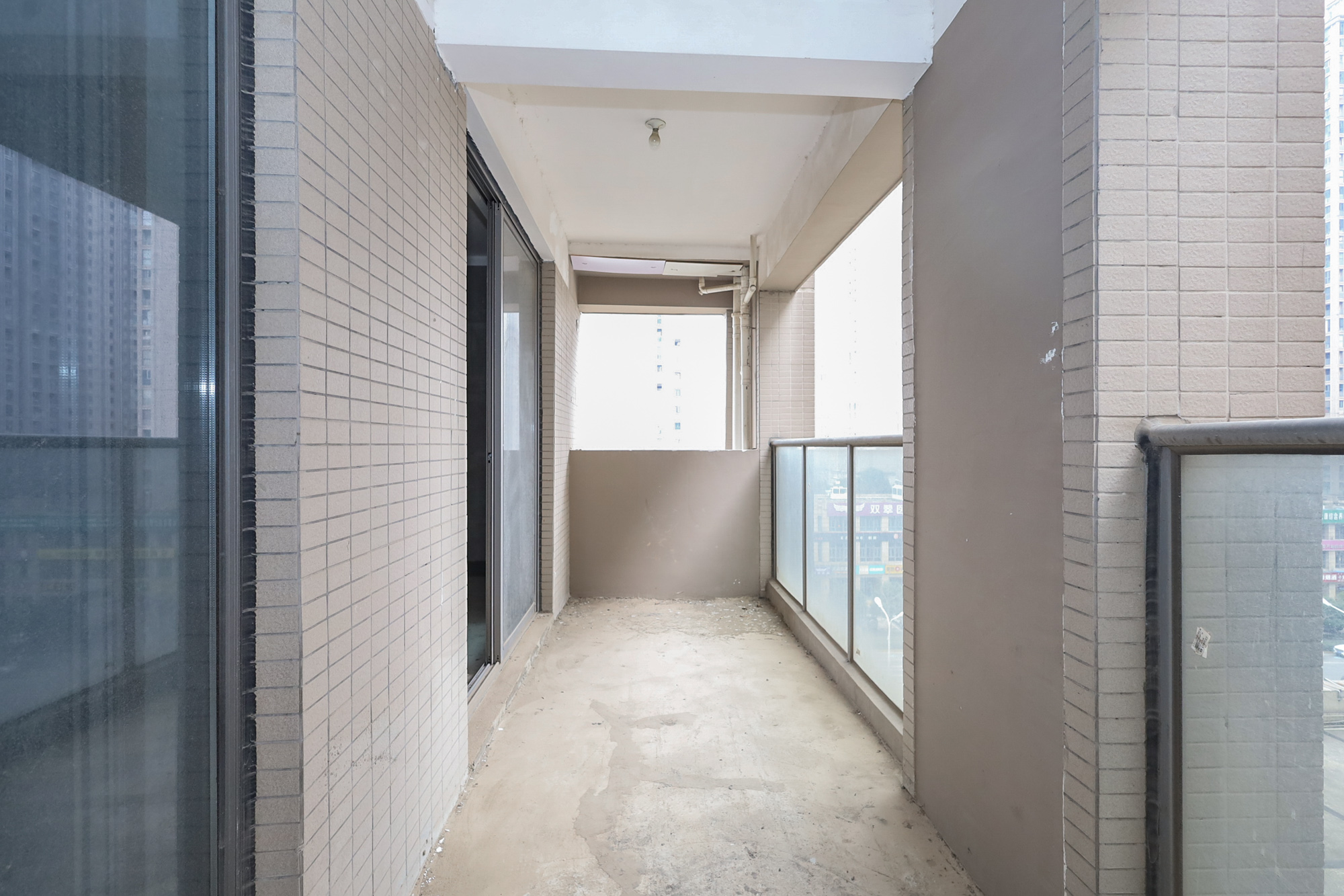 八方小区B区  3室2厅2卫   500.00万阳台