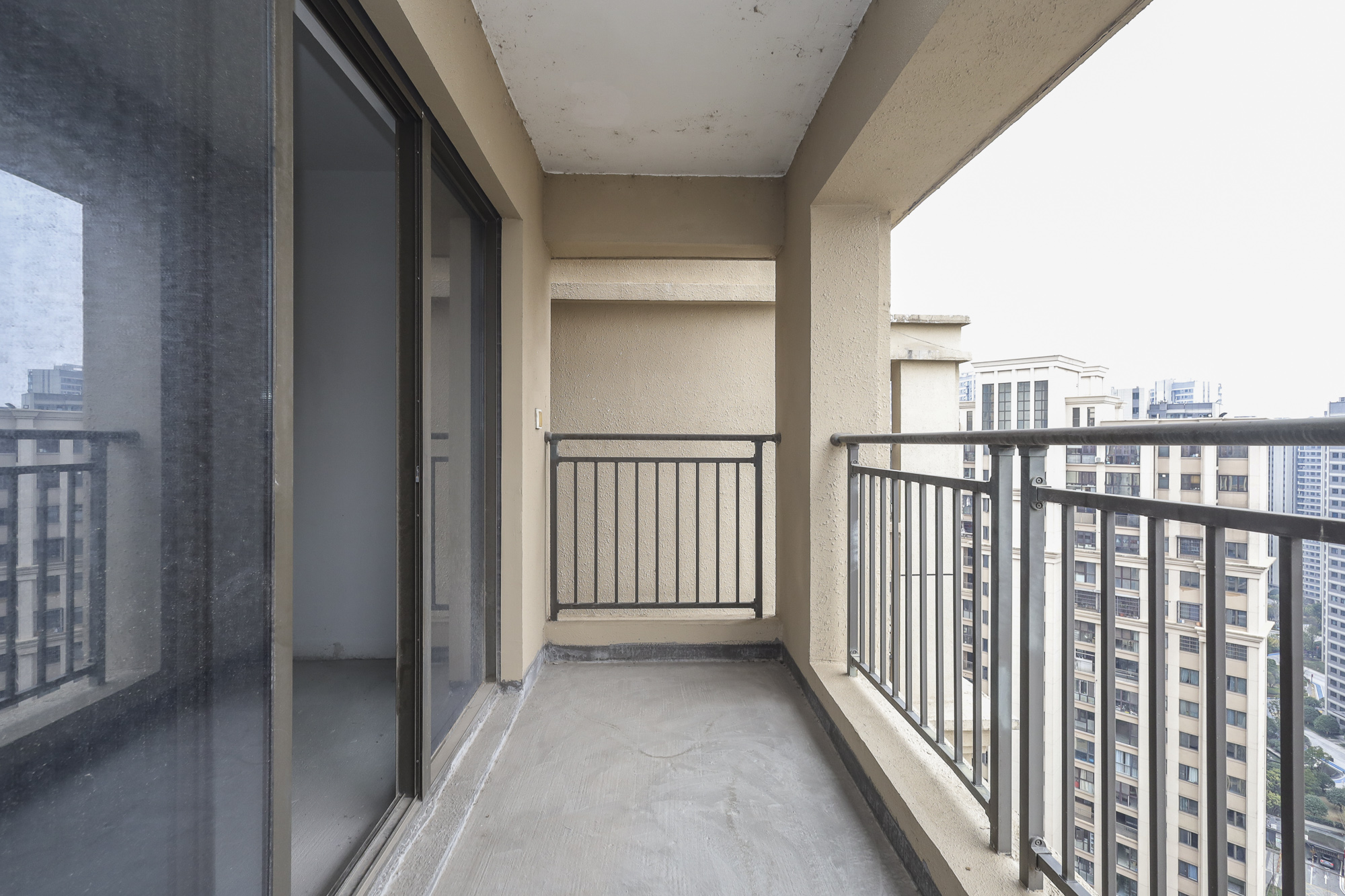 长沙雅居乐花园  3室2厅2卫   120.00万阳台