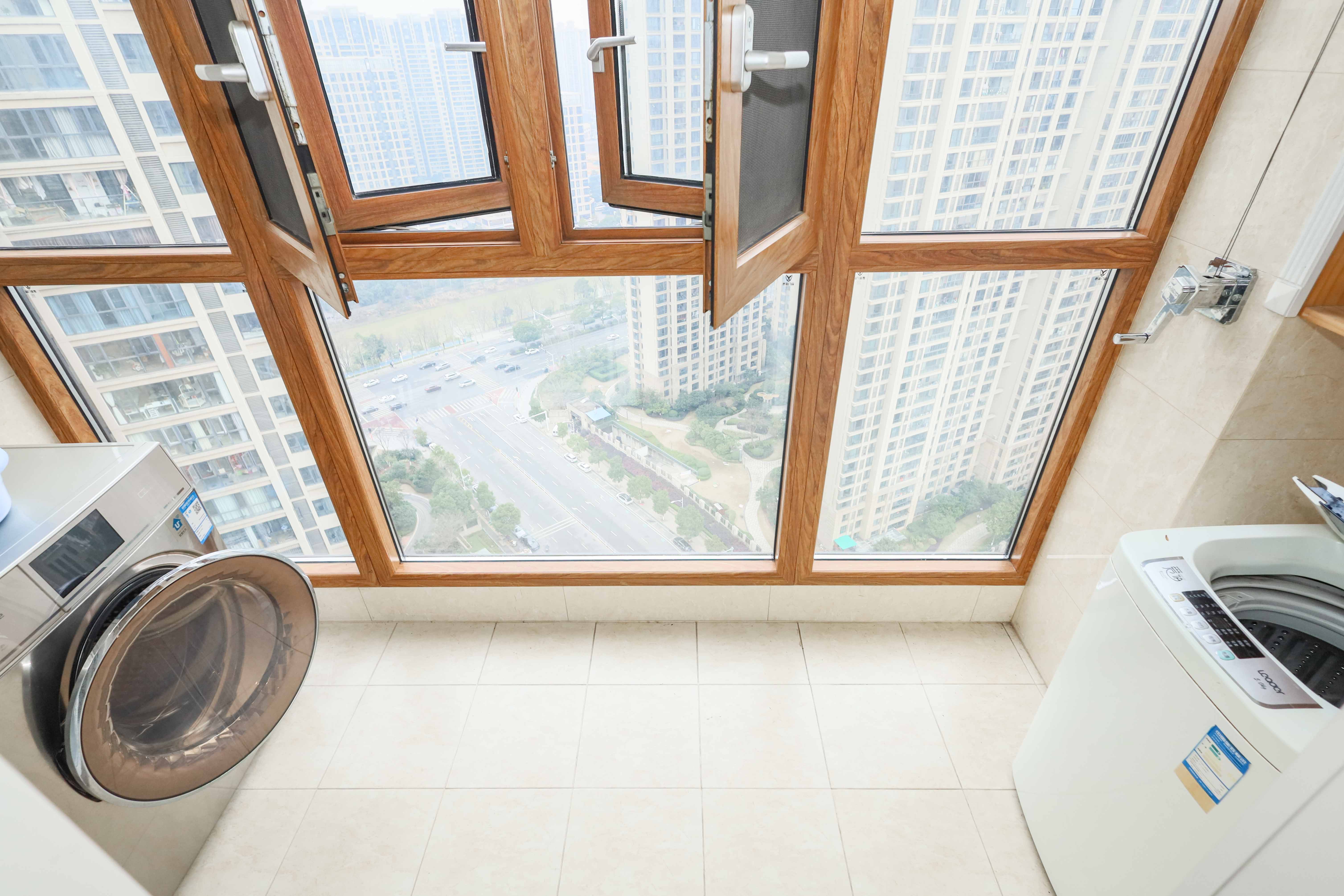 中建梅溪湖中心  4室2厅2卫   427.00万阳台