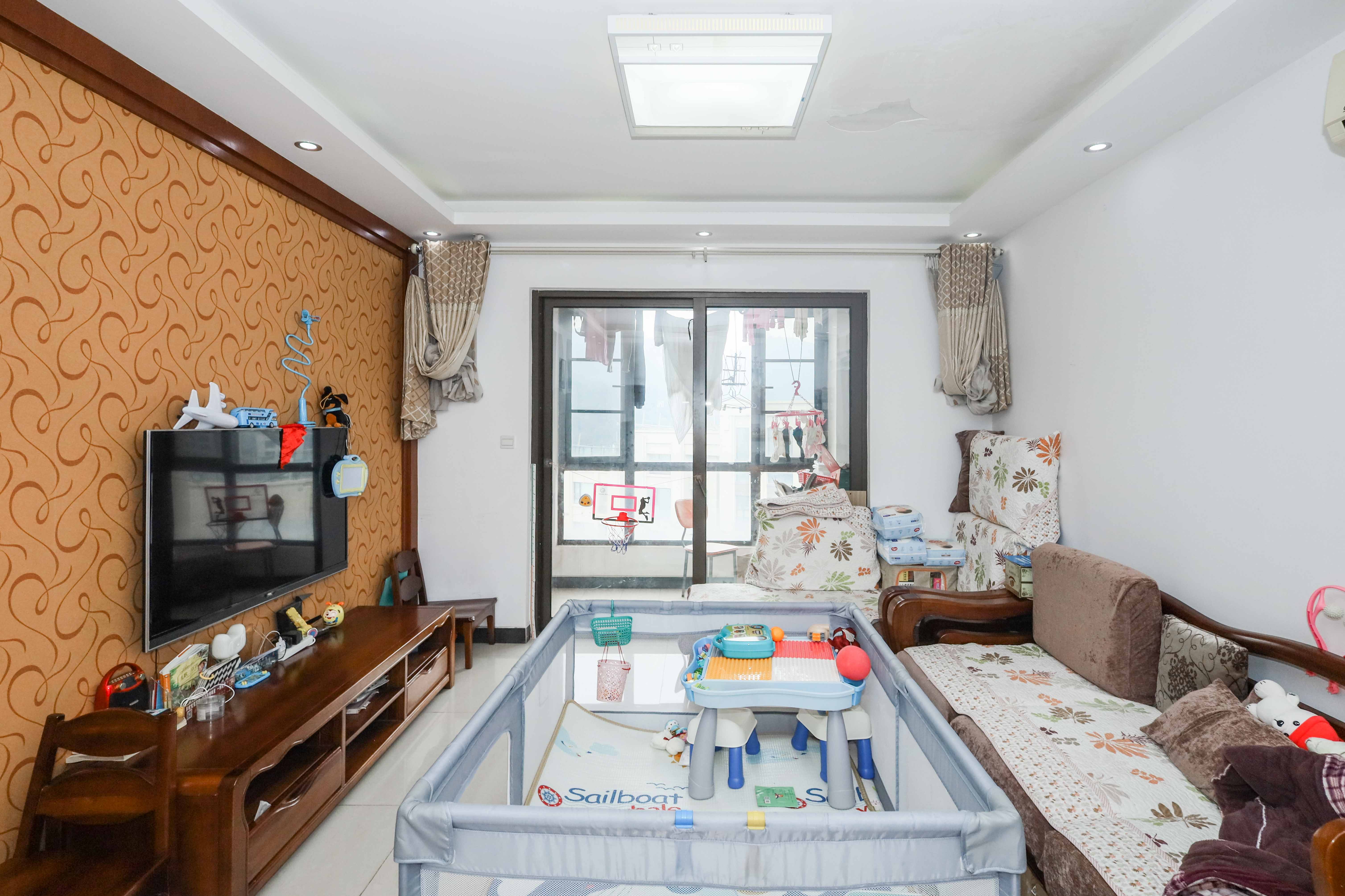 金茂梅溪湖  2室2厅1卫   195.00万