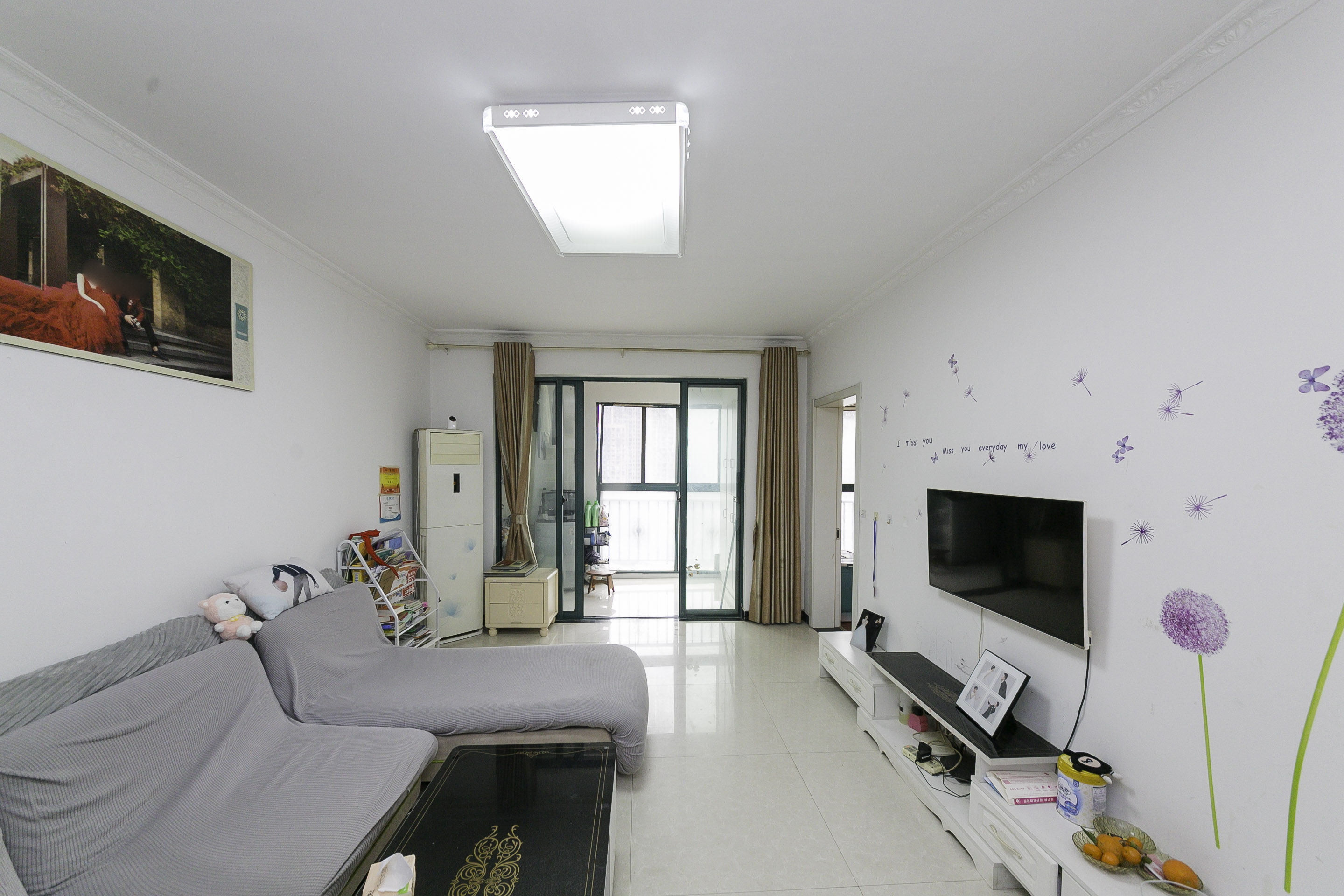 克拉美丽山庄(晟领国际)  2室2厅1卫    71.8万 克拉美丽山庄(晟领国际)  2室2厅1卫    71.8万客厅