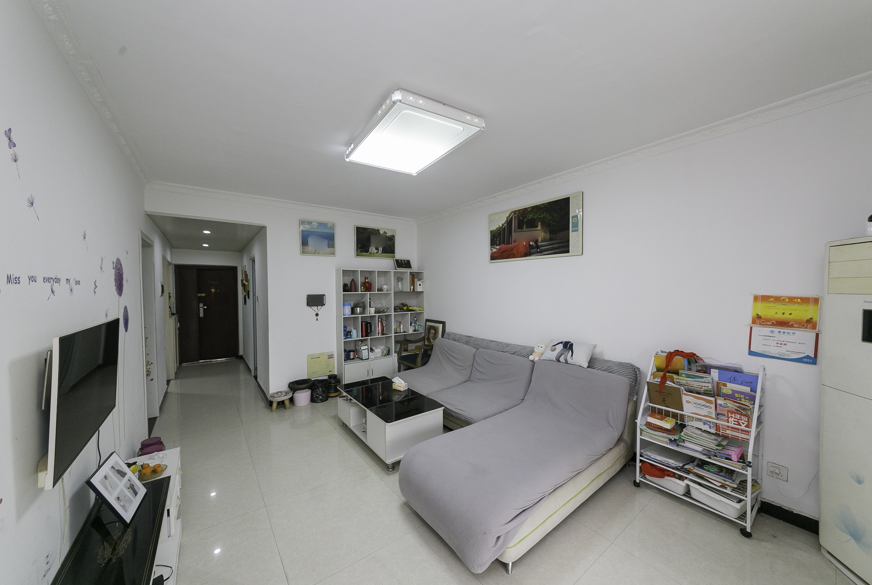 克拉美丽山庄(晟领国际)  2室2厅1卫    71.8万 克拉美丽山庄(晟领国际)  2室2厅1卫    71.8万客厅