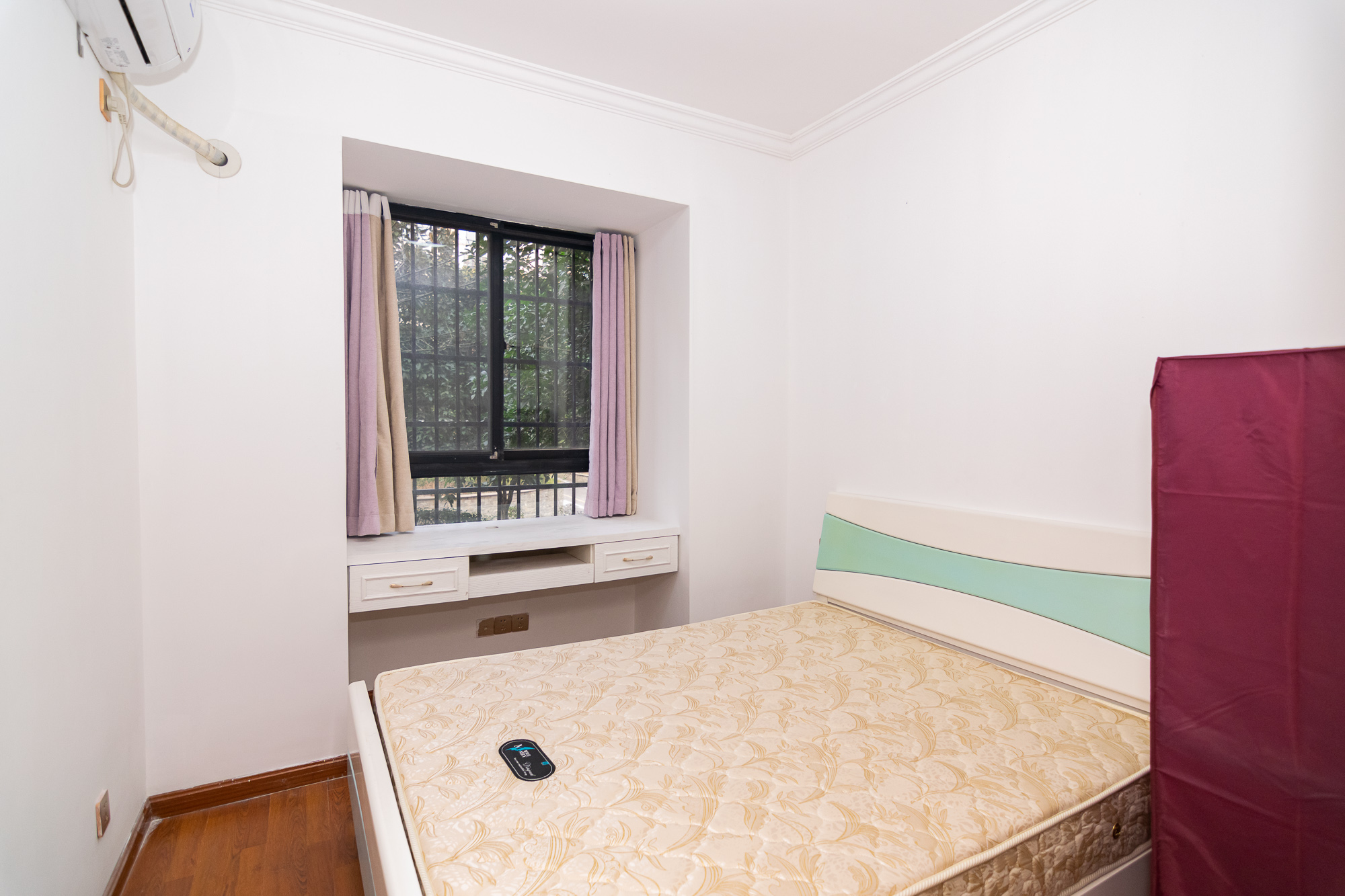 丽景华庭 3室2厅2卫 68.0万 丽景华庭 3室2厅2卫 68.0万卧室