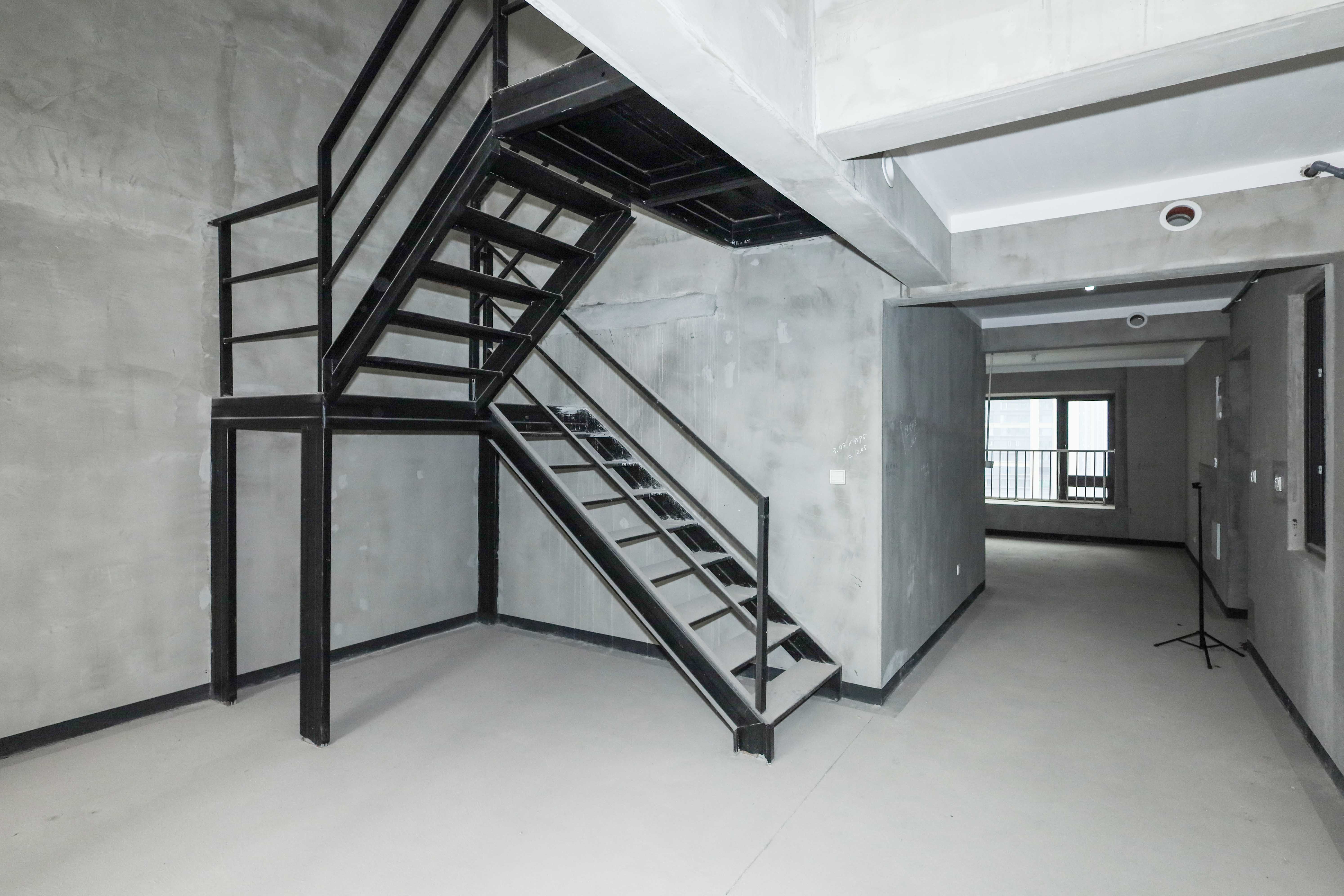 建发央著  4室2厅2卫   277.80万客厅