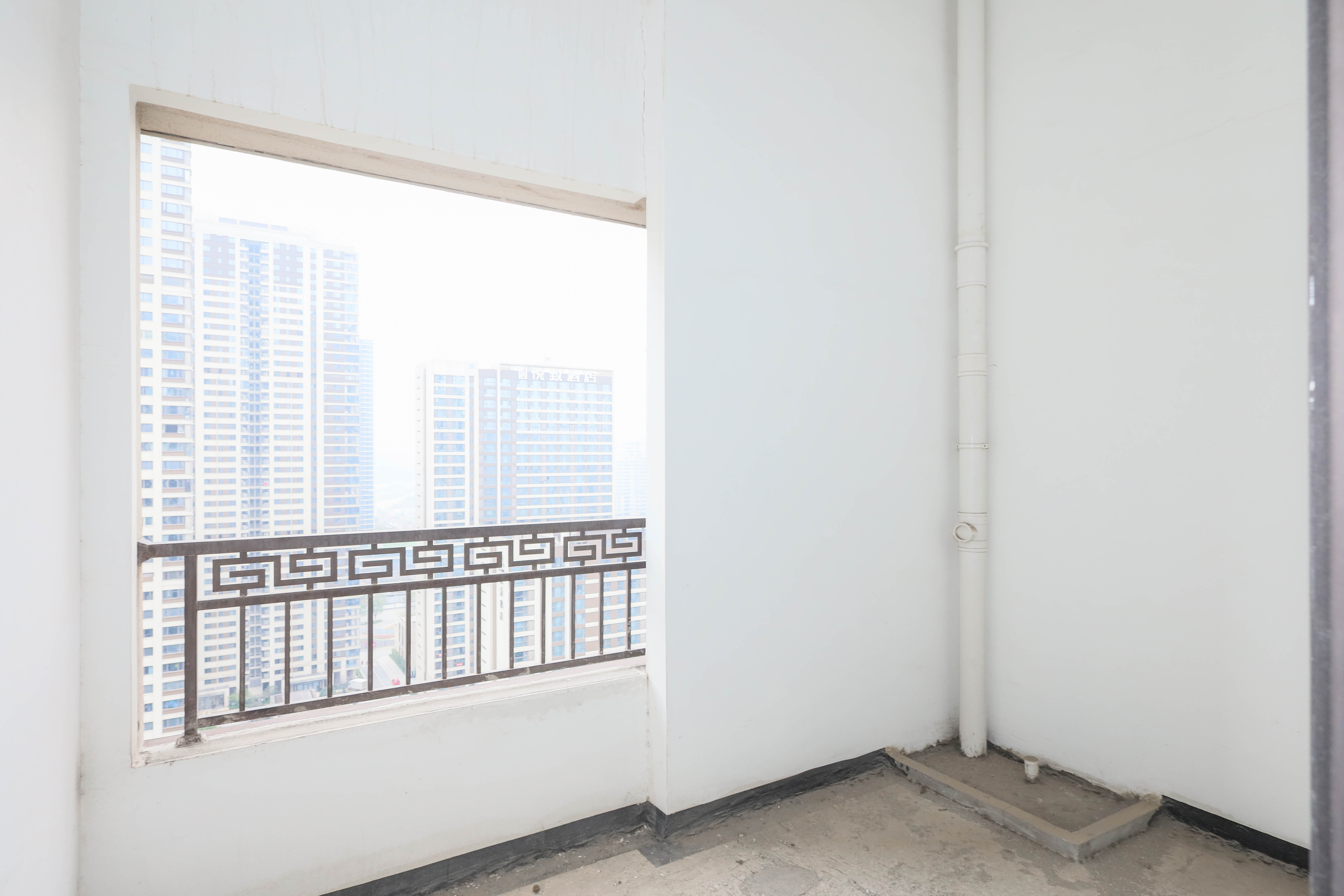 建发央著  4室2厅2卫   277.80万阳台