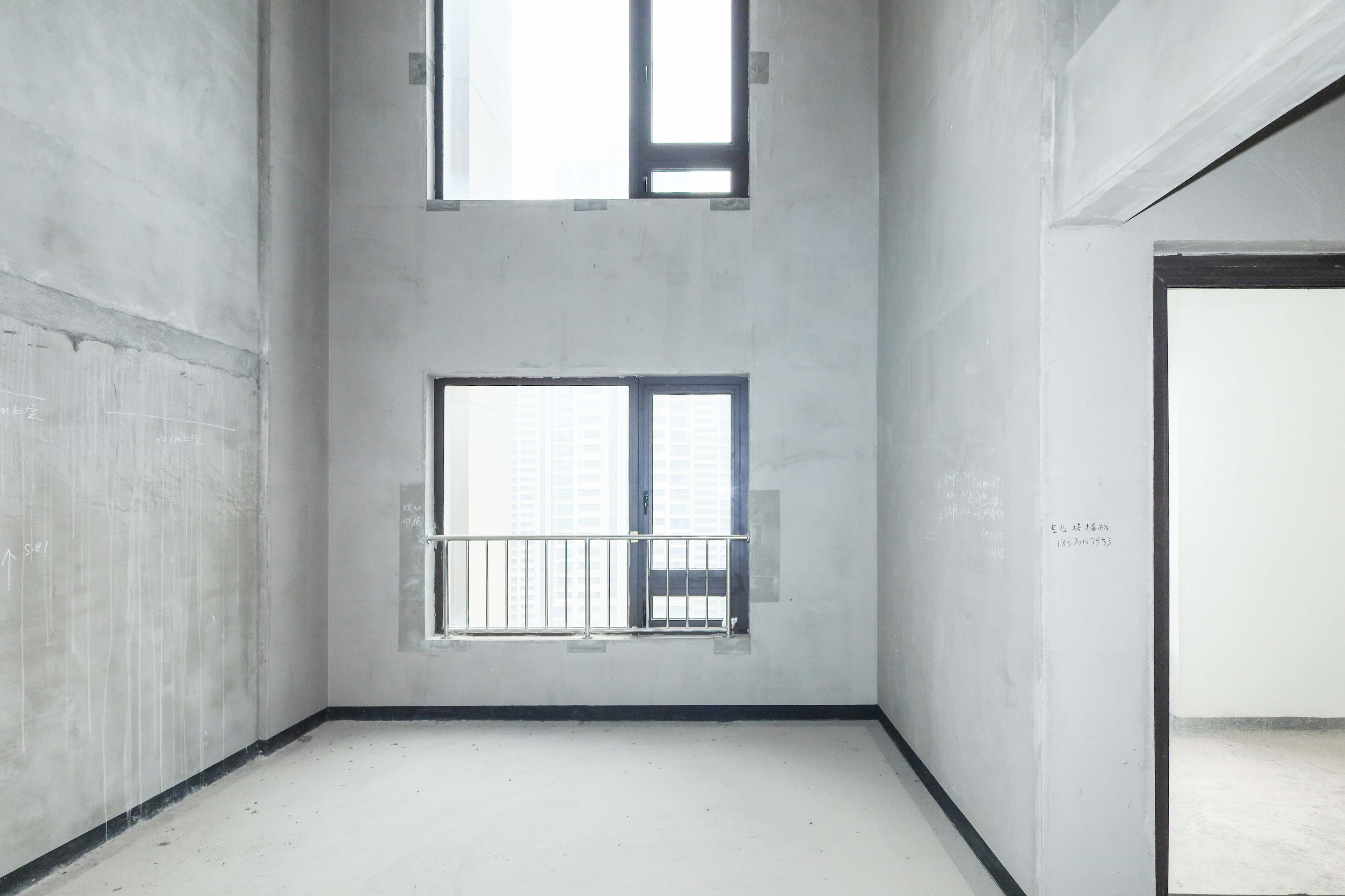 建发央著  4室2厅2卫   277.80万卧室