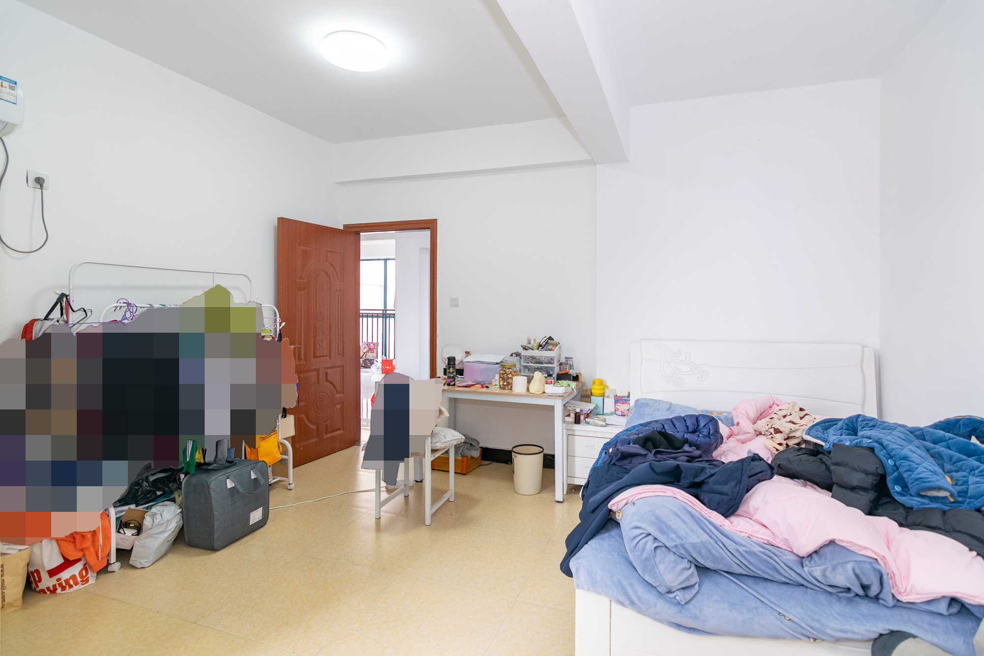 才子城  3室2厅2卫   80.00万卧室