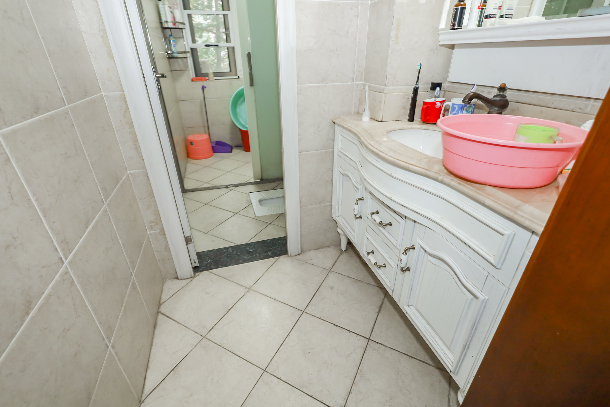 八方小区A区  4室2厅2卫    439.0万 八方小区A区  4室2厅2卫    439.0万卫生间