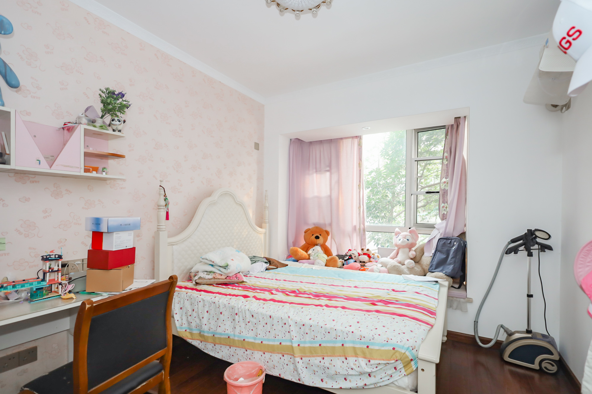 八方小区A区  4室2厅2卫    439.0万 八方小区A区  4室2厅2卫    439.0万卧室