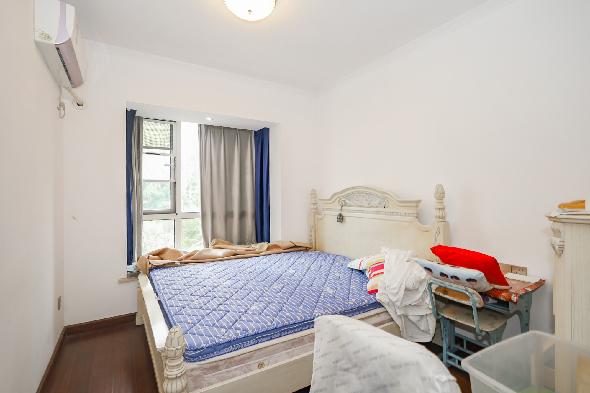 八方小区A区  4室2厅2卫    439.0万 八方小区A区  4室2厅2卫    439.0万卧室