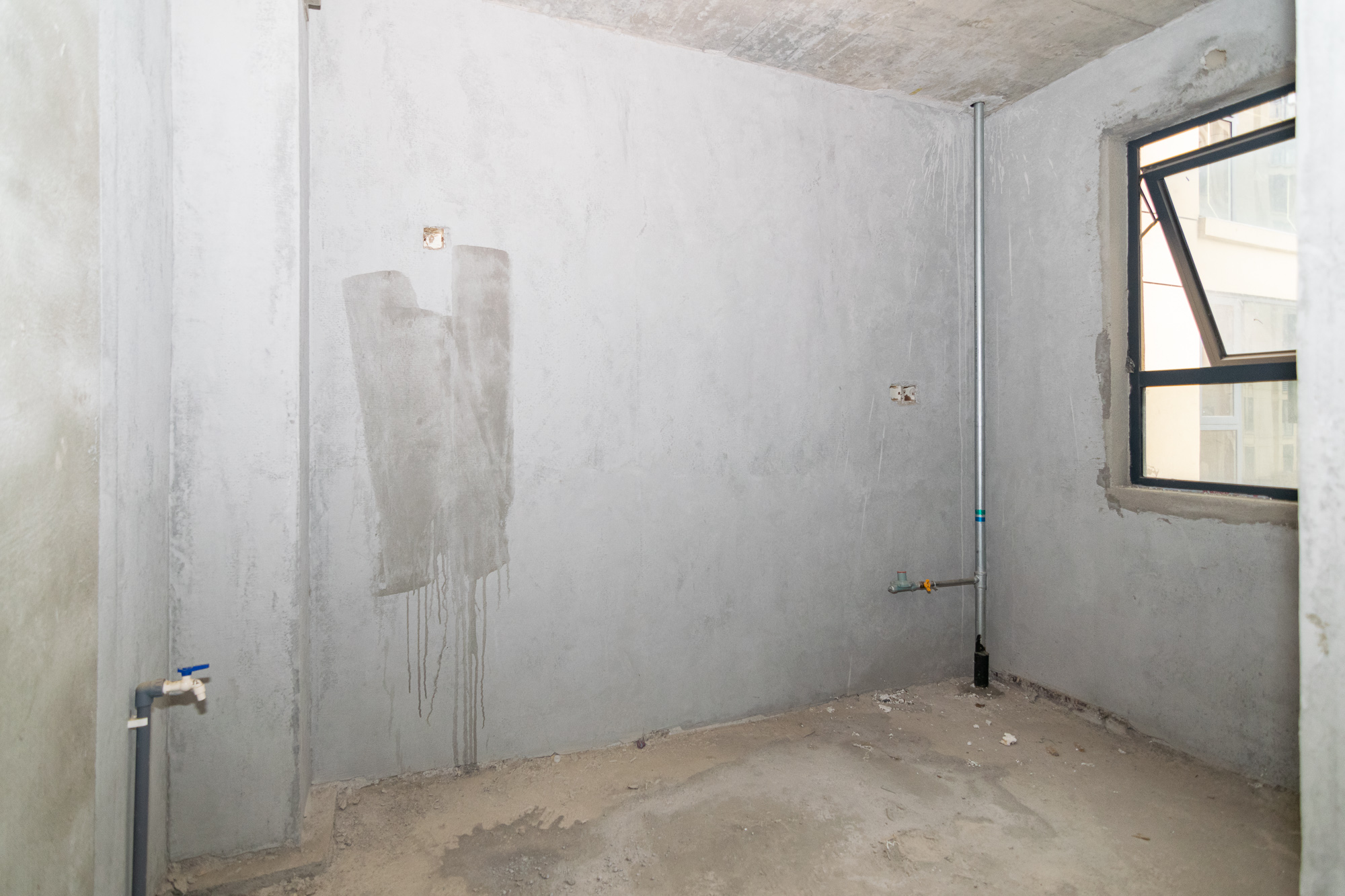 鸿海公园里 3室2厅2卫 72.0万 鸿海公园里 3室2厅2卫 72.0万厨房