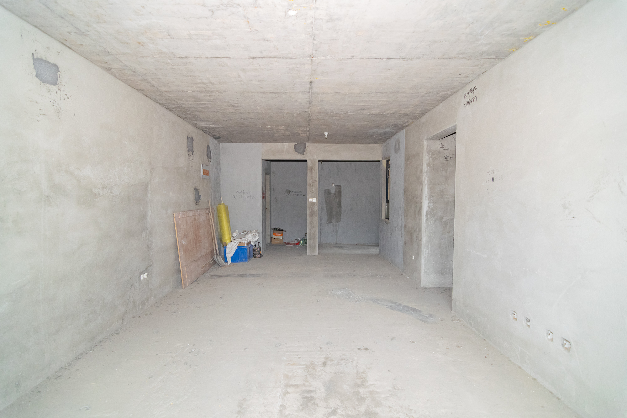 鸿海公园里 3室2厅2卫 72.0万 鸿海公园里 3室2厅2卫 72.0万客厅