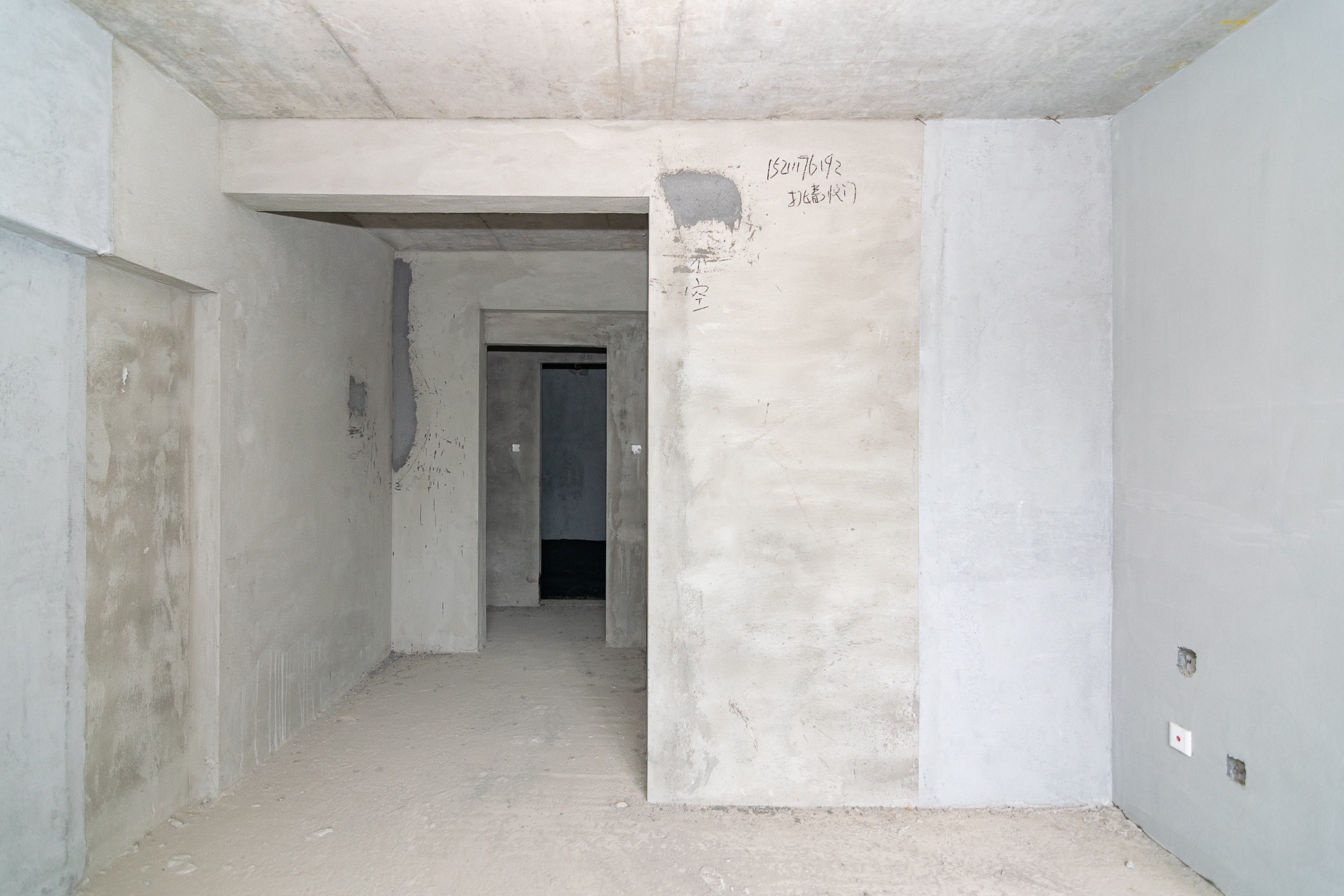 鸿海公园里 3室2厅2卫 72.0万 鸿海公园里 3室2厅2卫 72.0万卧室