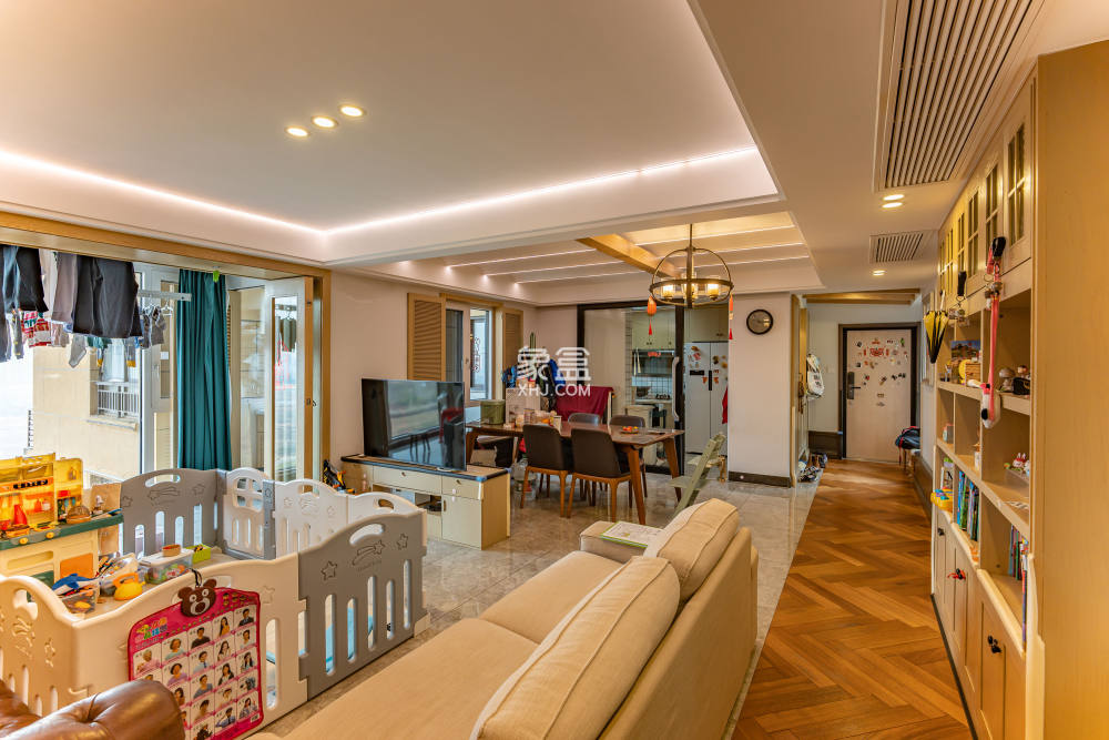 华润橡树湾  4室2厅2卫    148.0万