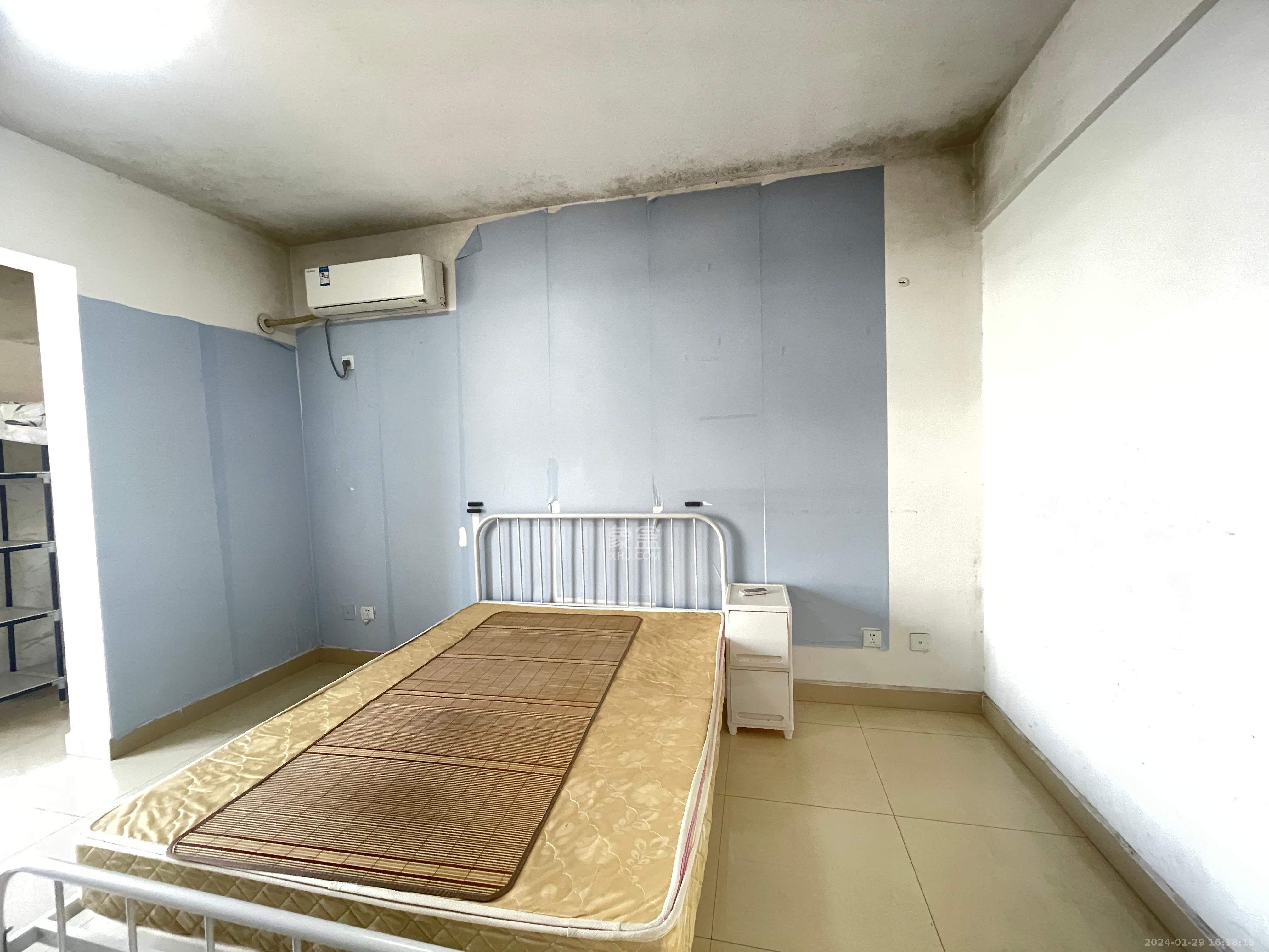 剑桥名门  1室1厅1卫   1400.00元/月室内图1