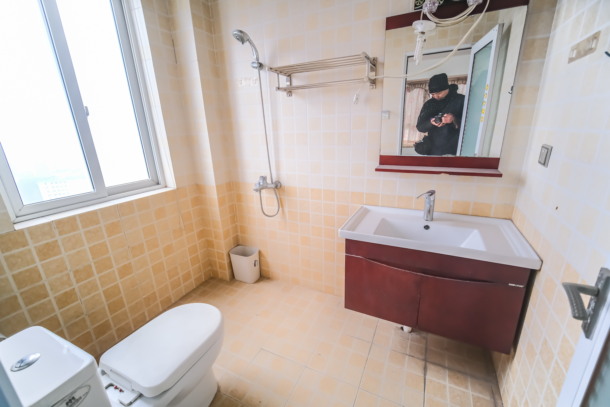 世景华庭 3室2厅1卫 75.0万 世景华庭 3室2厅1卫 75.0万卫生间