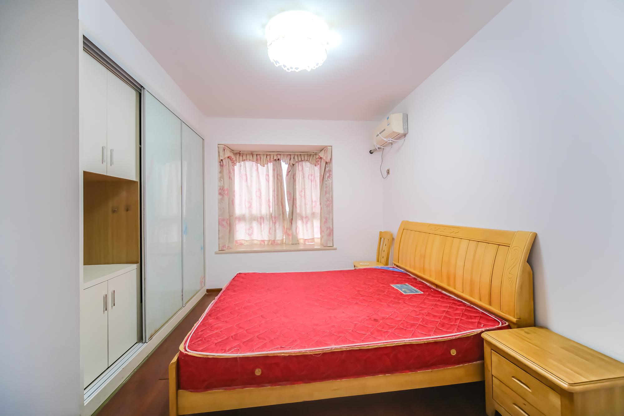 世景华庭 3室2厅1卫 75.0万 世景华庭 3室2厅1卫 75.0万卧室