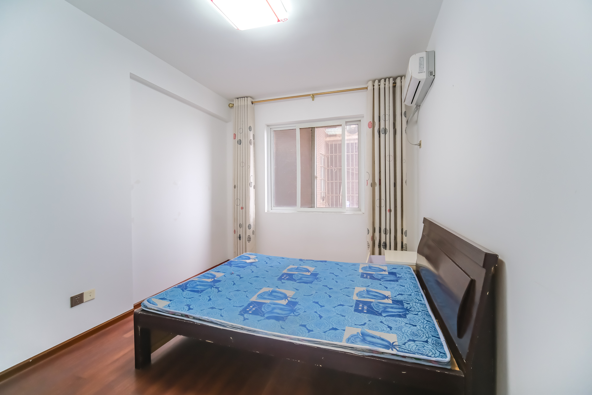 世景华庭 3室2厅1卫 75.0万 世景华庭 3室2厅1卫 75.0万卧室