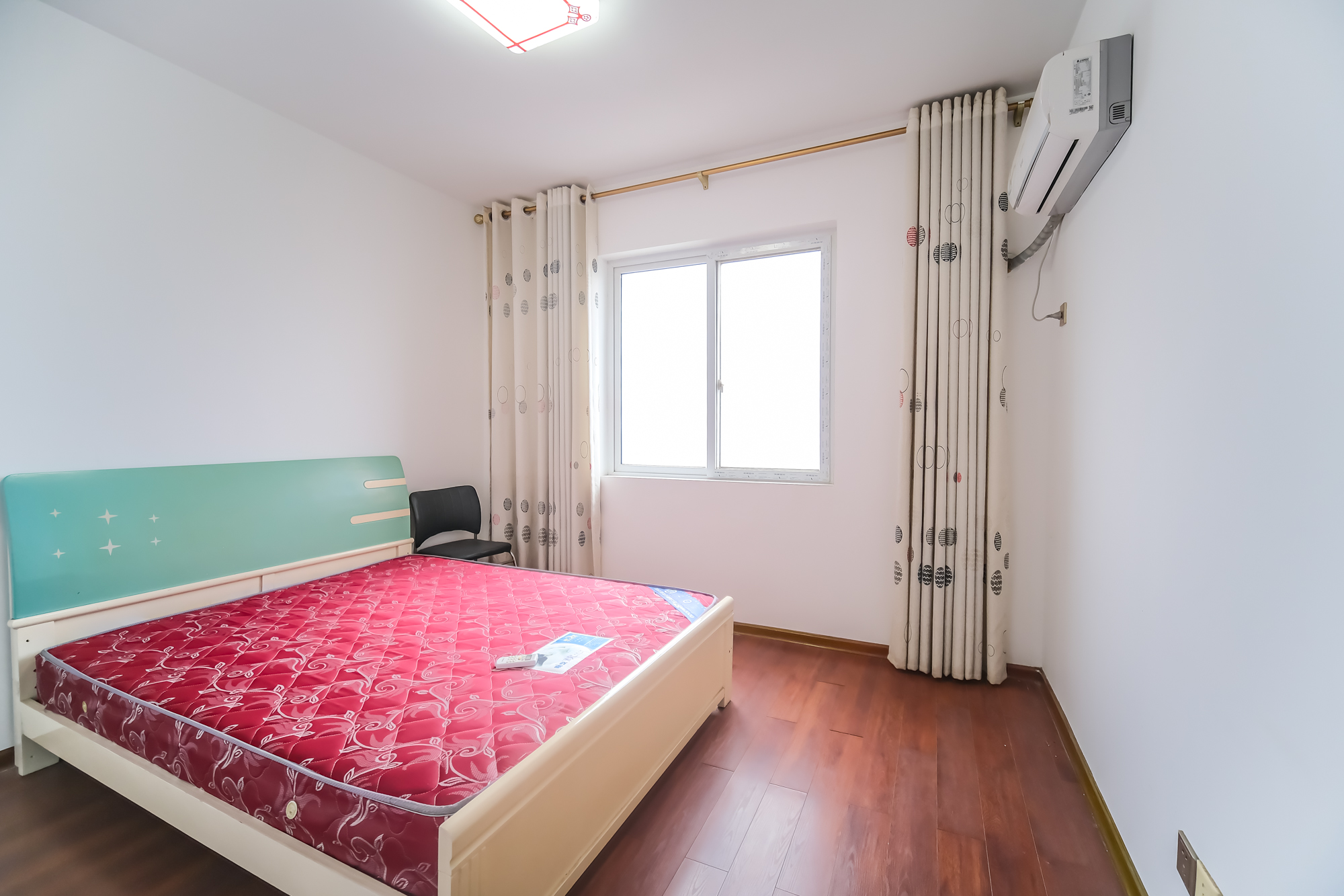 世景华庭 3室2厅1卫 75.0万 世景华庭 3室2厅1卫 75.0万卧室