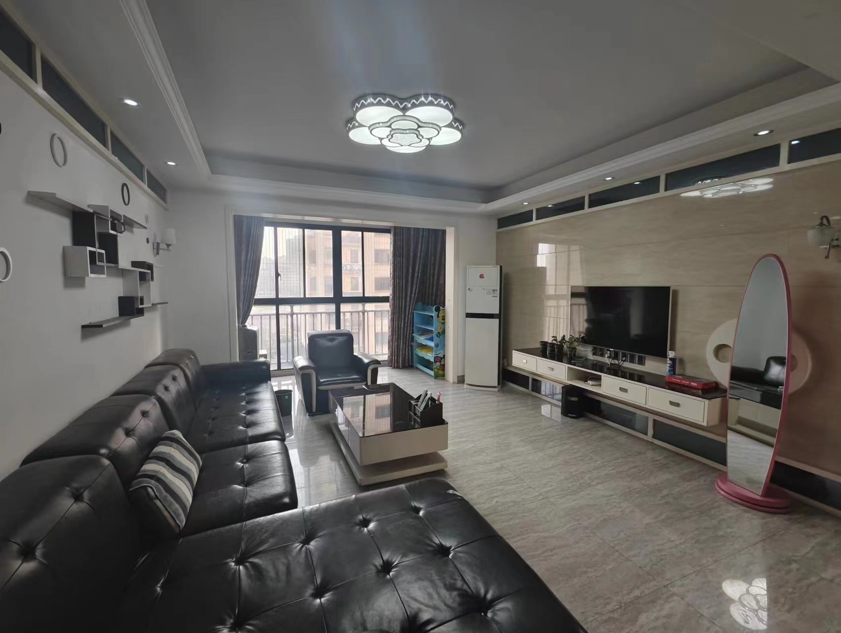 新桂广场  3室2厅2卫    68.0万 新桂广场  3室2厅2卫    68.0万室内图