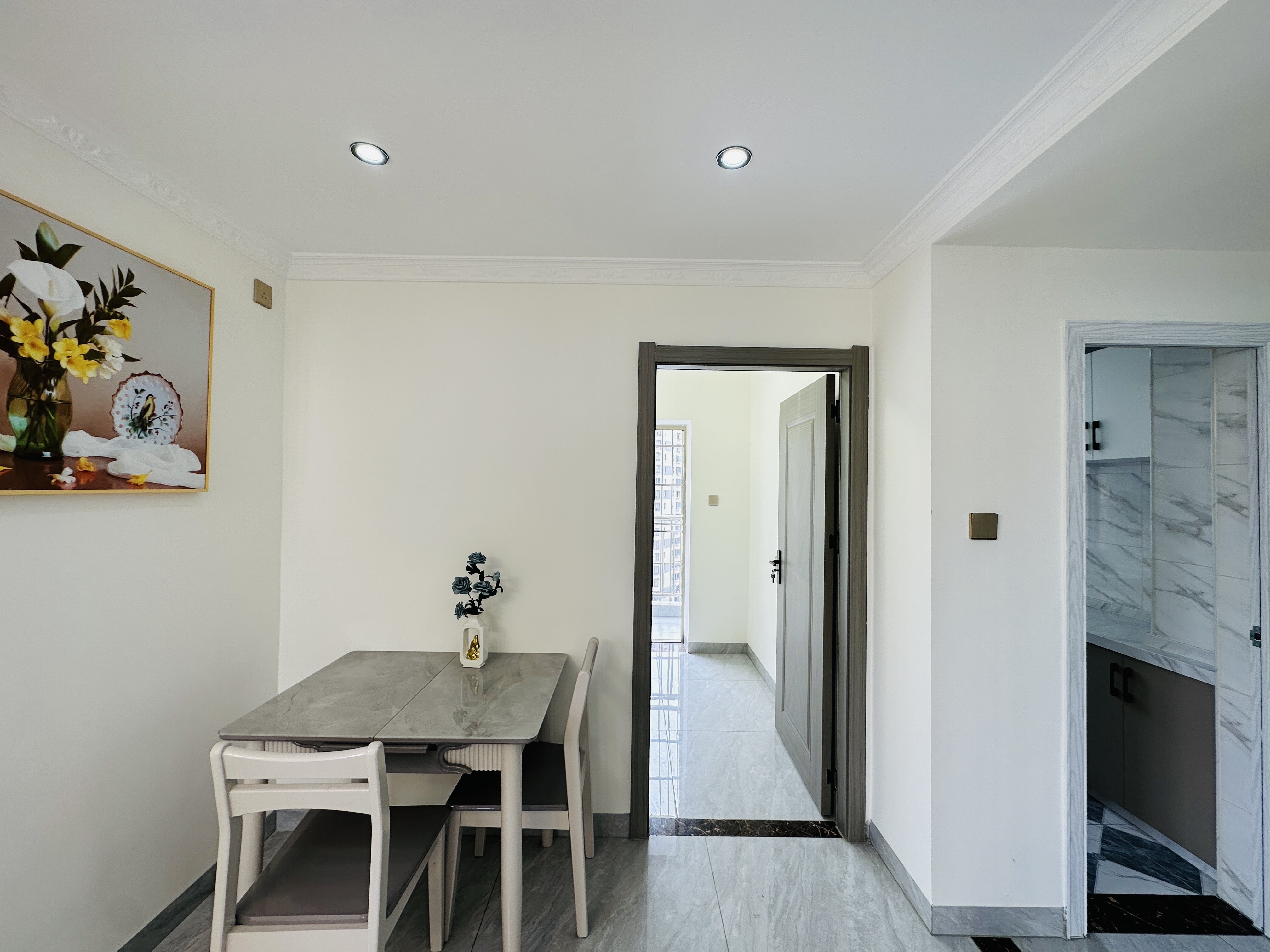 水岸阳光B小区 2室2厅1卫 85.0万 水岸阳光B小区 2室2厅1卫 85.0万客厅