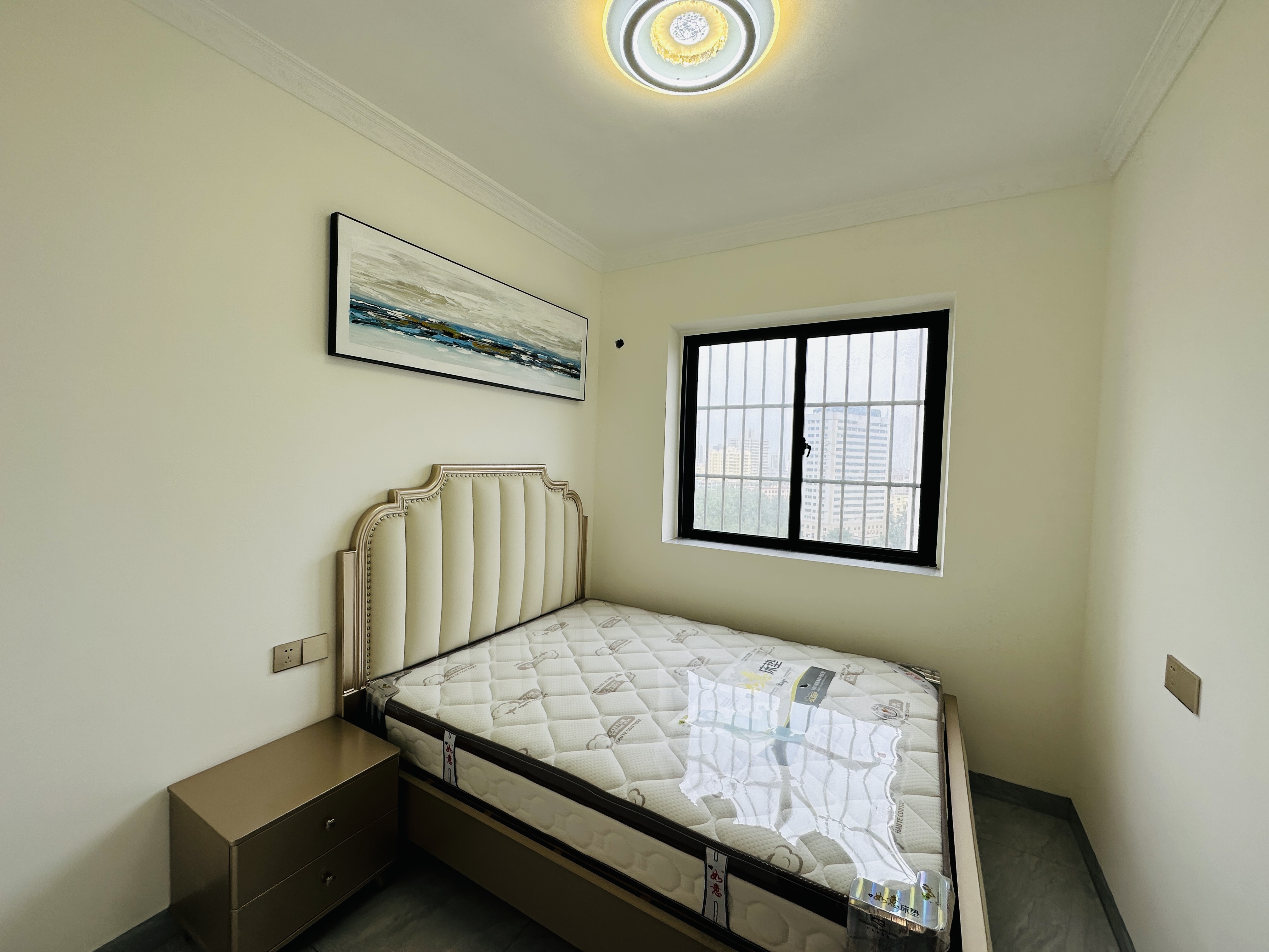 水岸阳光B小区 2室2厅1卫 85.0万 水岸阳光B小区 2室2厅1卫 85.0万卧室