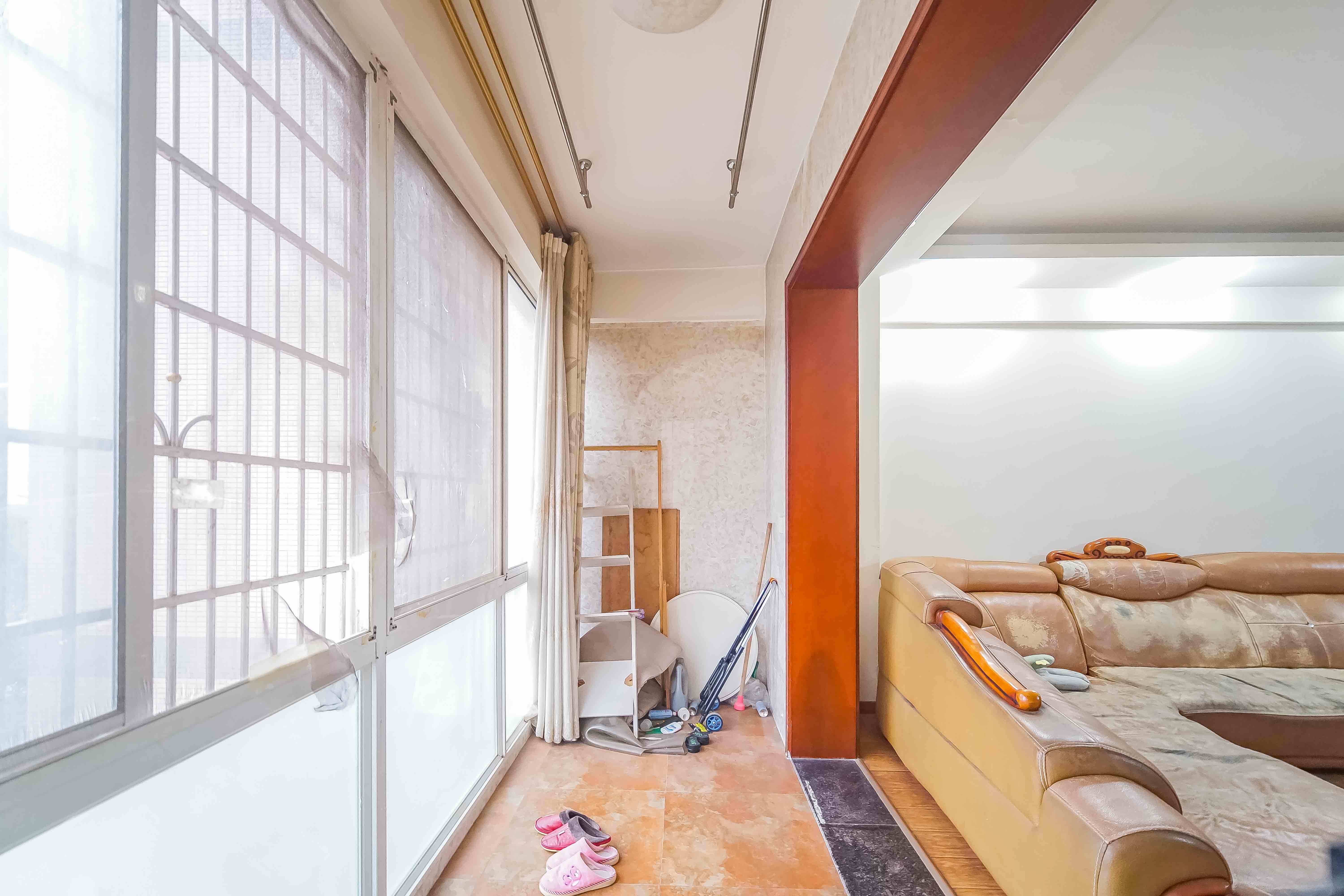 城市山水豪园（山水城市风景）  3室2厅2卫   118.00万阳台