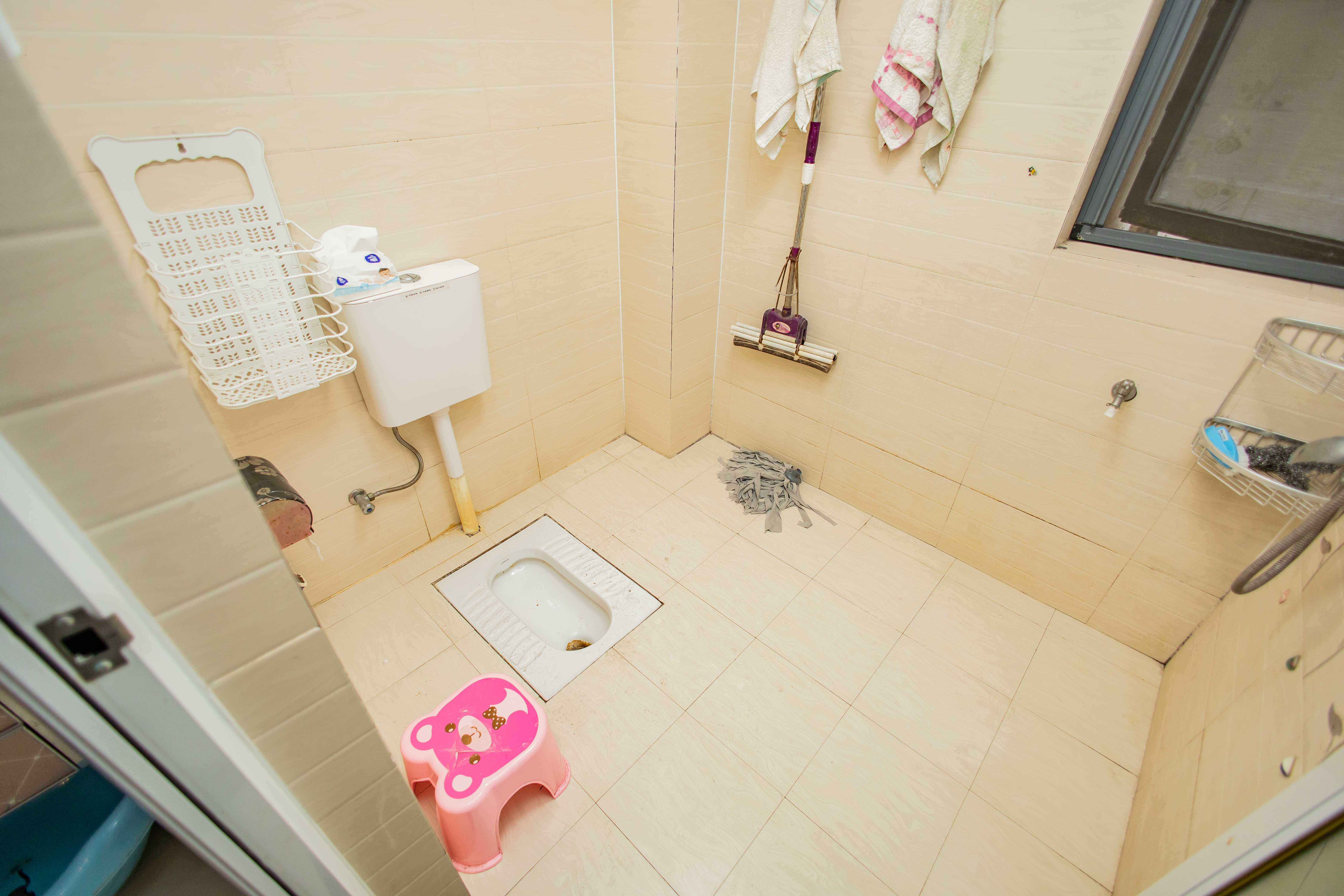 长房时代城  3室2厅2卫   130.00万卫生间
