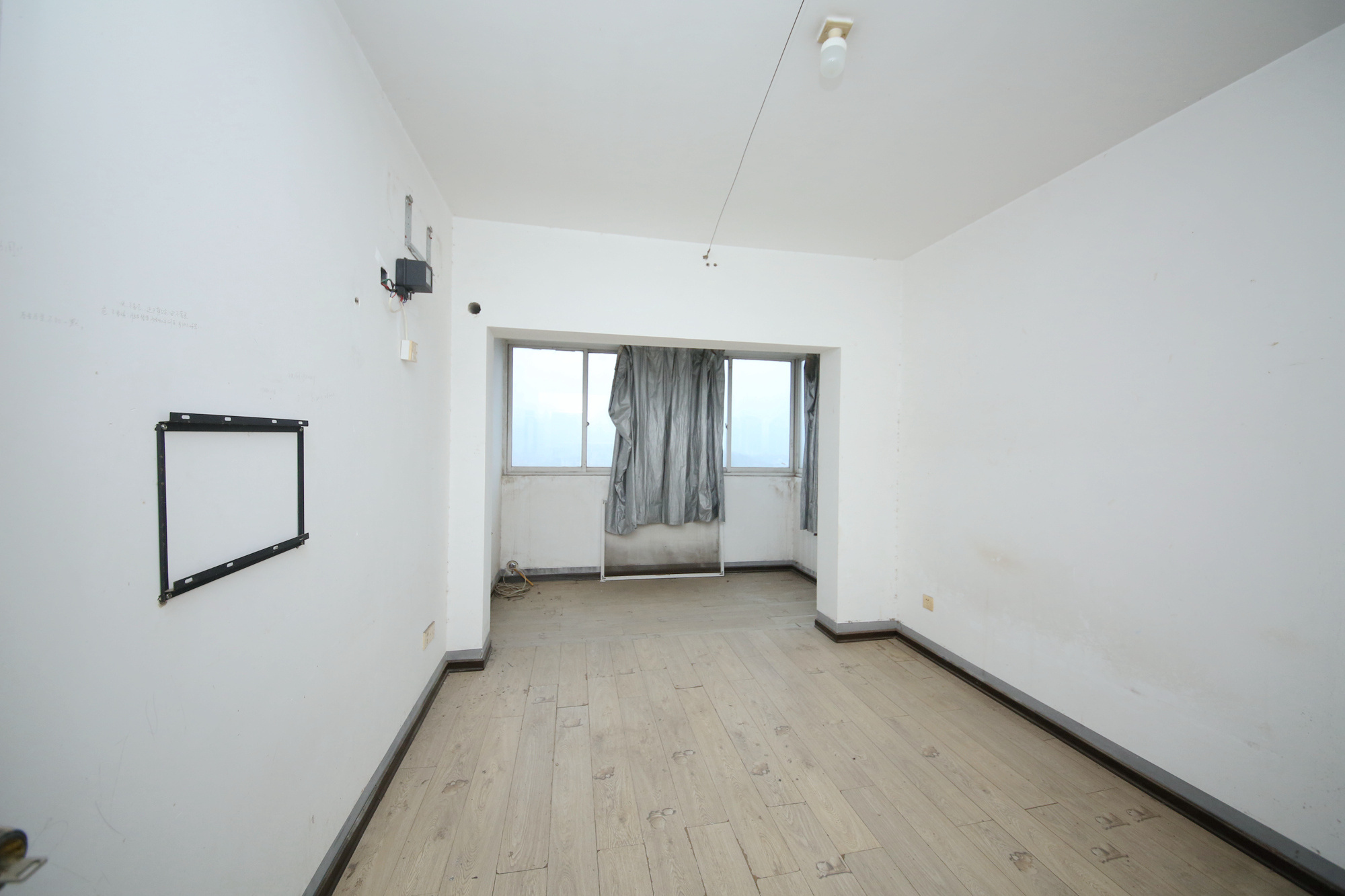 万顺家园  5室2厅2卫   186.00万卧室