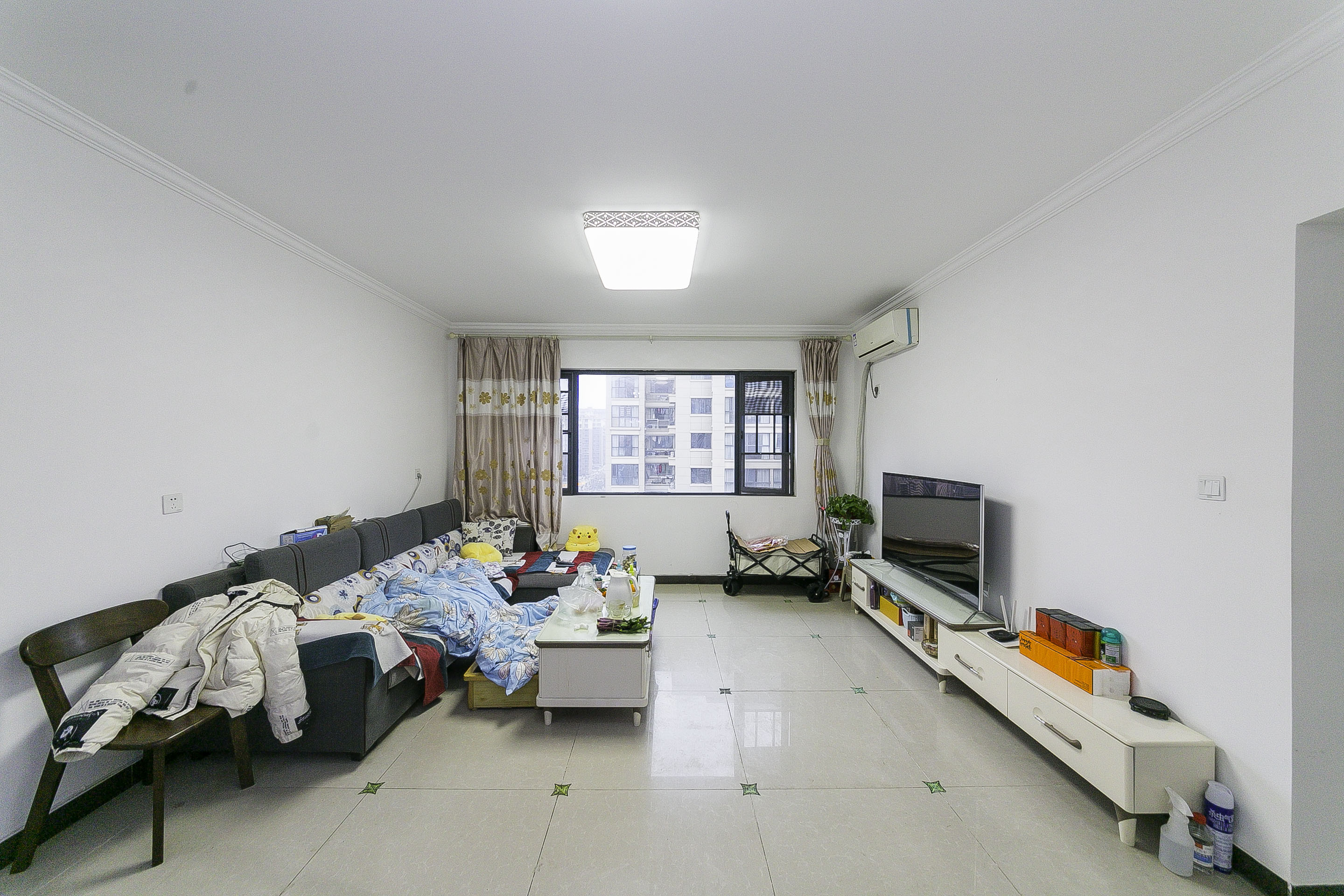 鑫远玲珑  3室2厅2卫   105.00万客厅