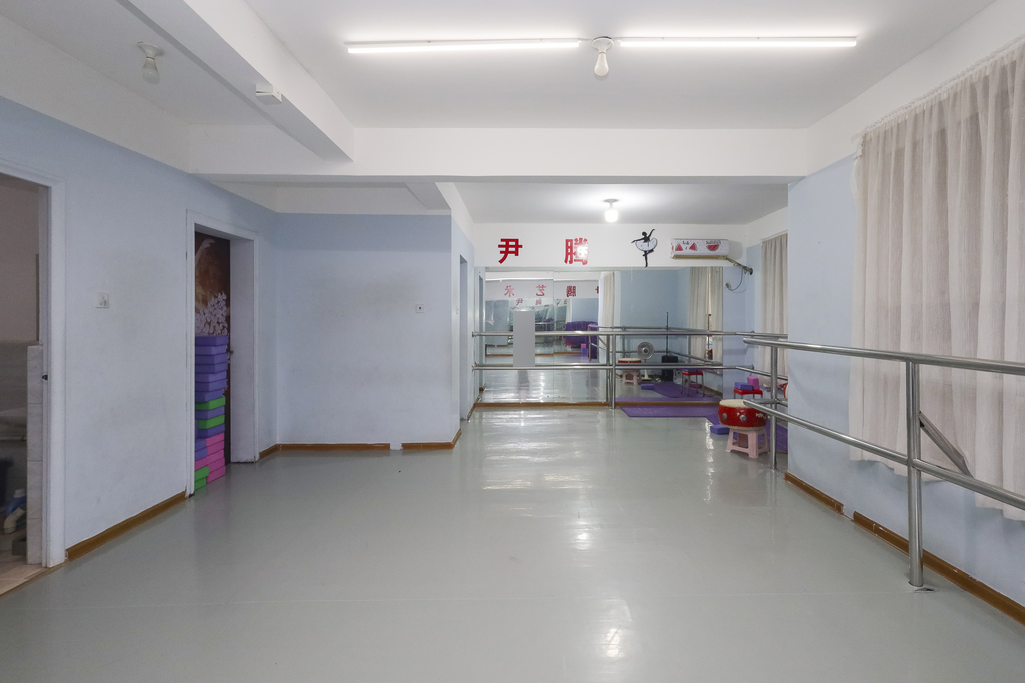 山语城一期  3室2厅2卫   75.00万客厅