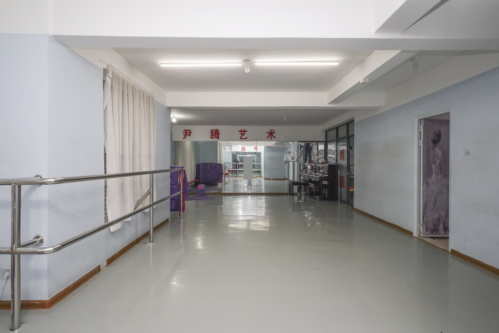 山语城一期  3室2厅2卫   75.00万客厅