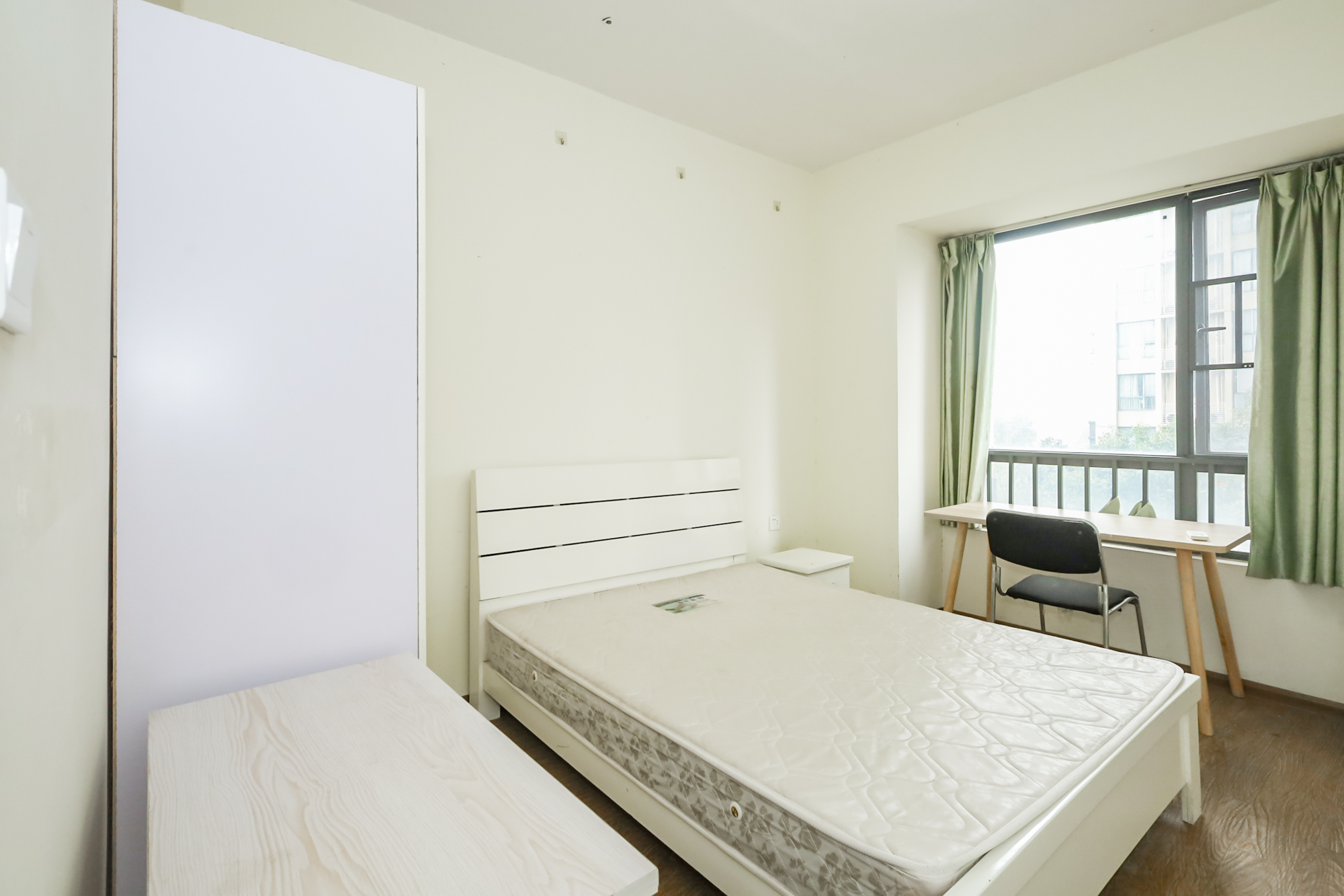 兰亭都荟(璟峰苑) 3室2厅1卫 88.0万 兰亭都荟(璟峰苑) 3室2厅1卫 88.0万卧室