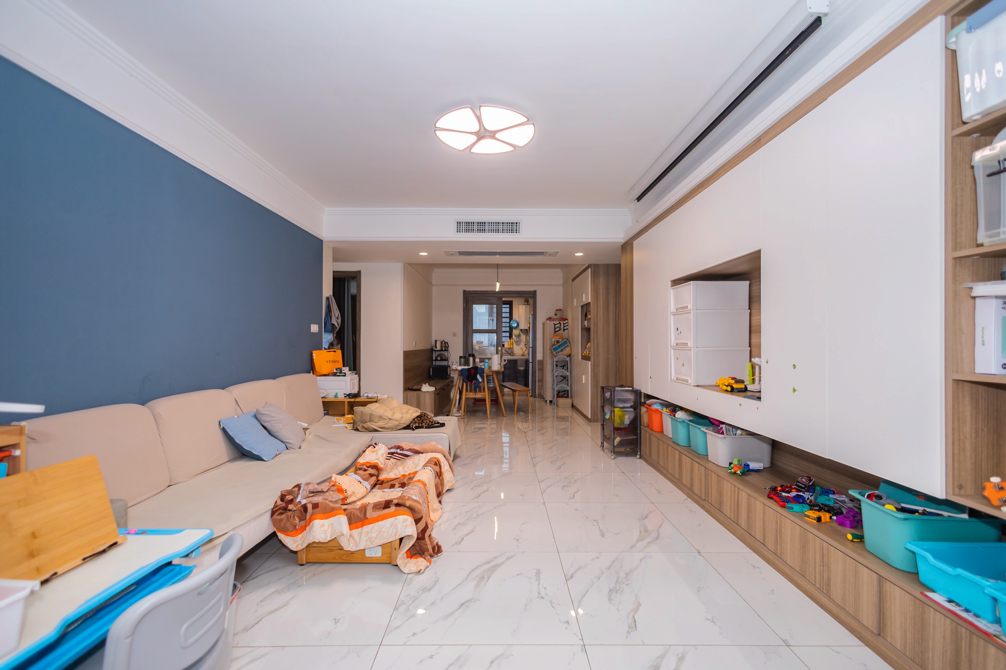 碧桂园中央花园 4室2厅2卫 136.0万 碧桂园中央花园 4室2厅2卫 136.0万客厅