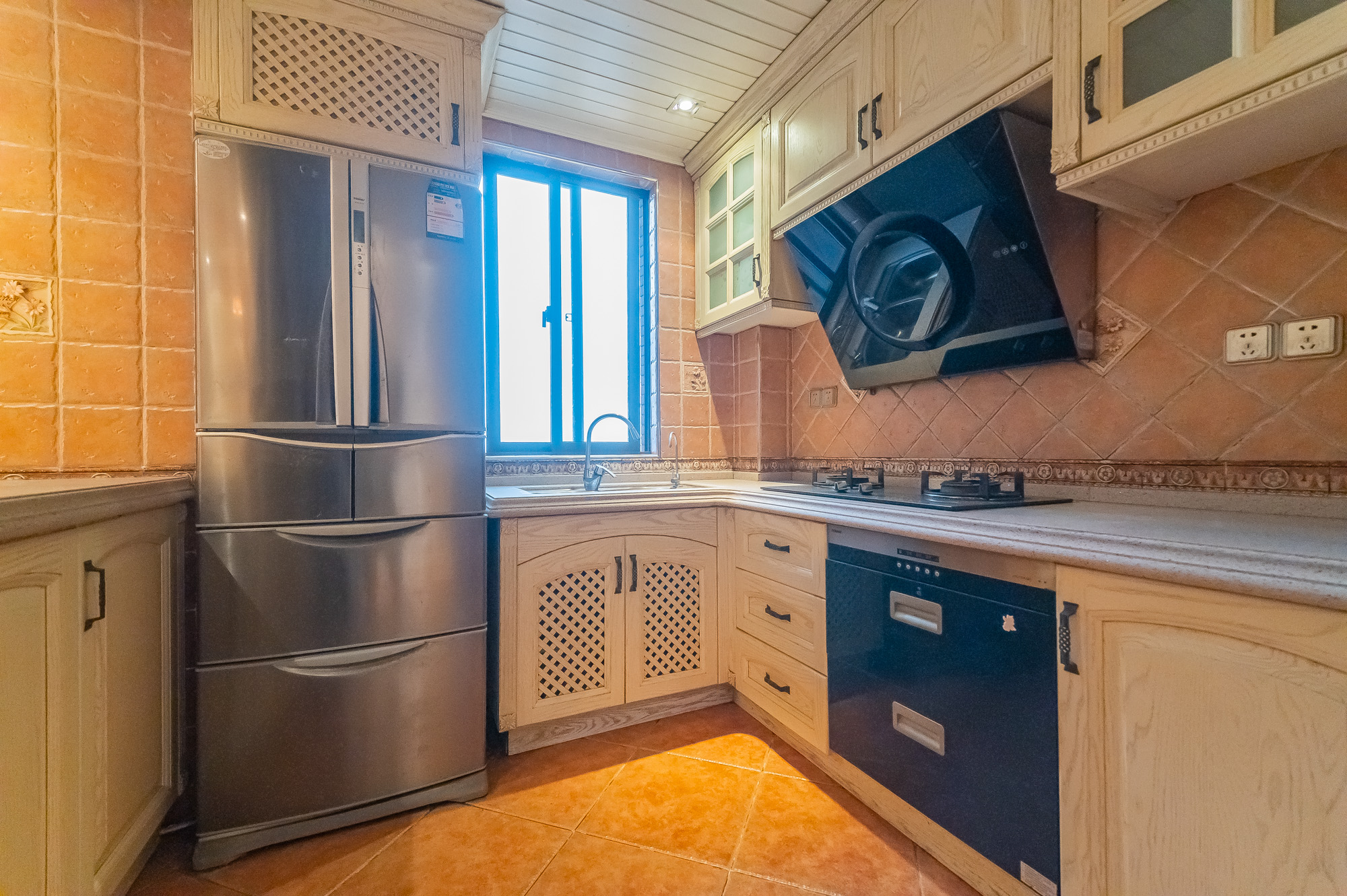 华润凤凰城二期 2室2厅1卫 65.0万 华润凤凰城二期 2室2厅1卫 65.0万厨房