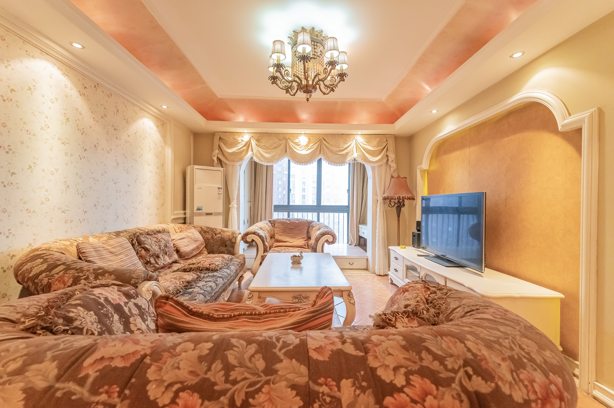 华润凤凰城二期 2室2厅1卫 65.0万 华润凤凰城二期 2室2厅1卫 65.0万客厅