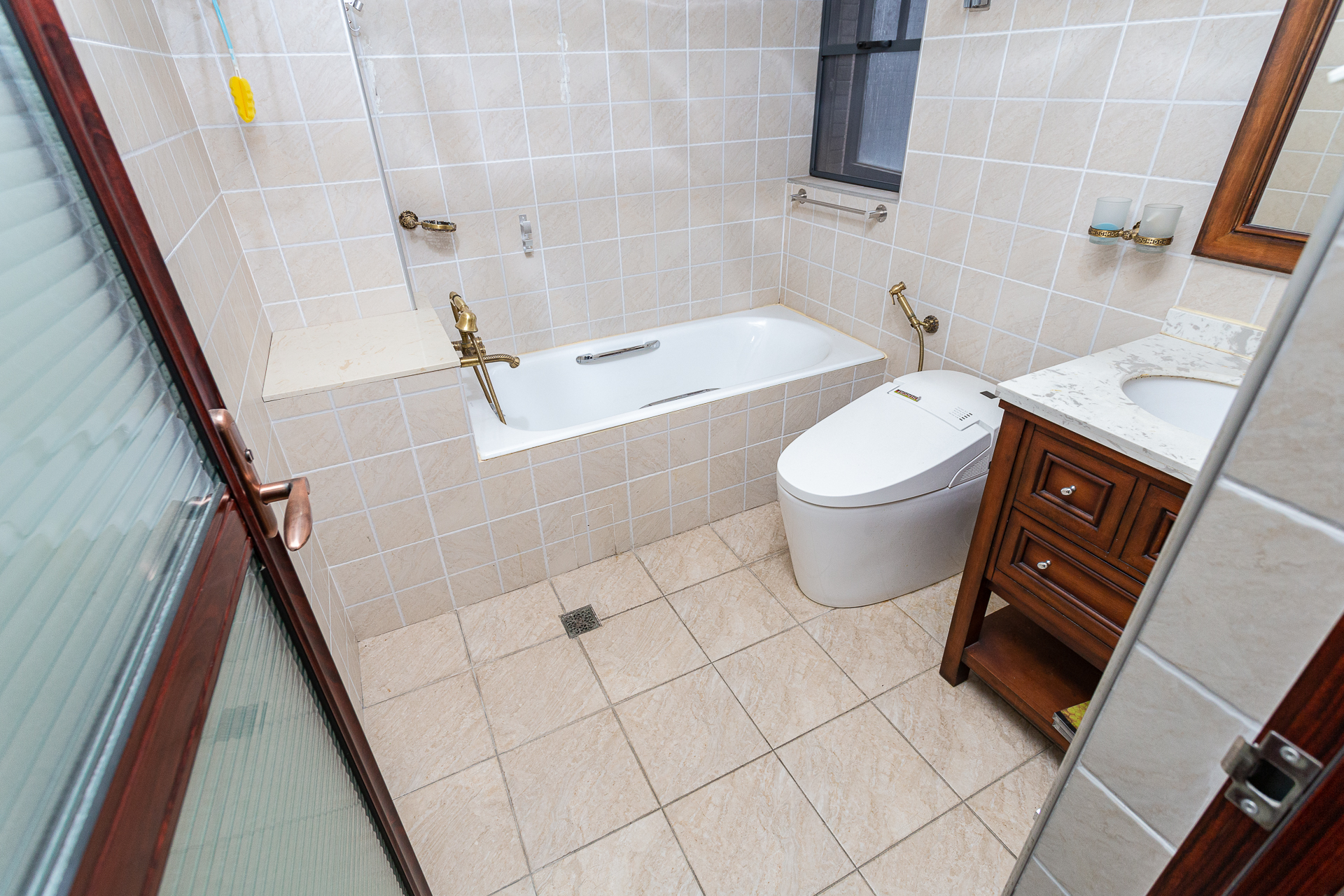 名家翡翠花园 3室2厅1卫 150.00万 名家翡翠花园 3室2厅1卫 150.00万卫生间