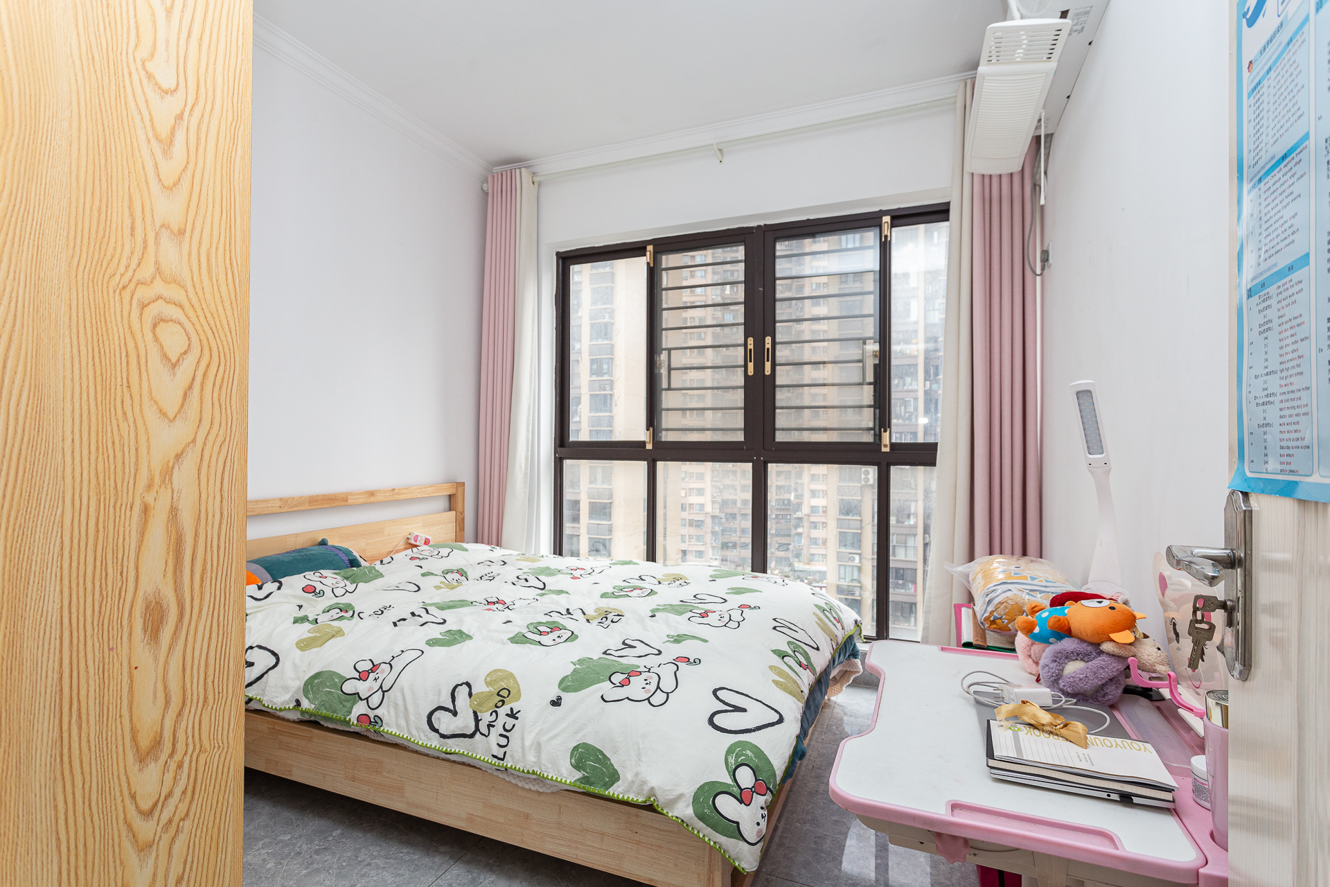 勤诚达境界城 4室2厅2卫 123.0万 勤诚达境界城 4室2厅2卫 123.0万卧室