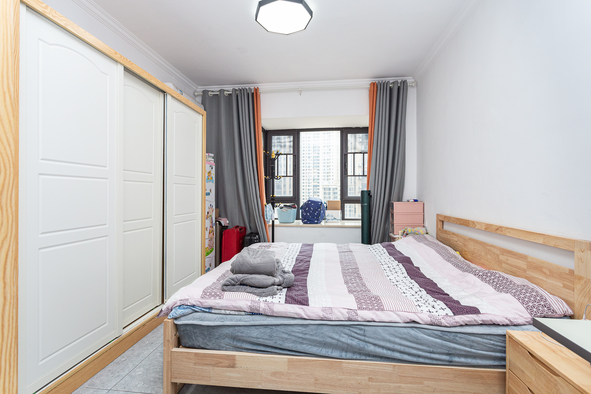 勤诚达境界城 4室2厅2卫 123.0万 勤诚达境界城 4室2厅2卫 123.0万卧室