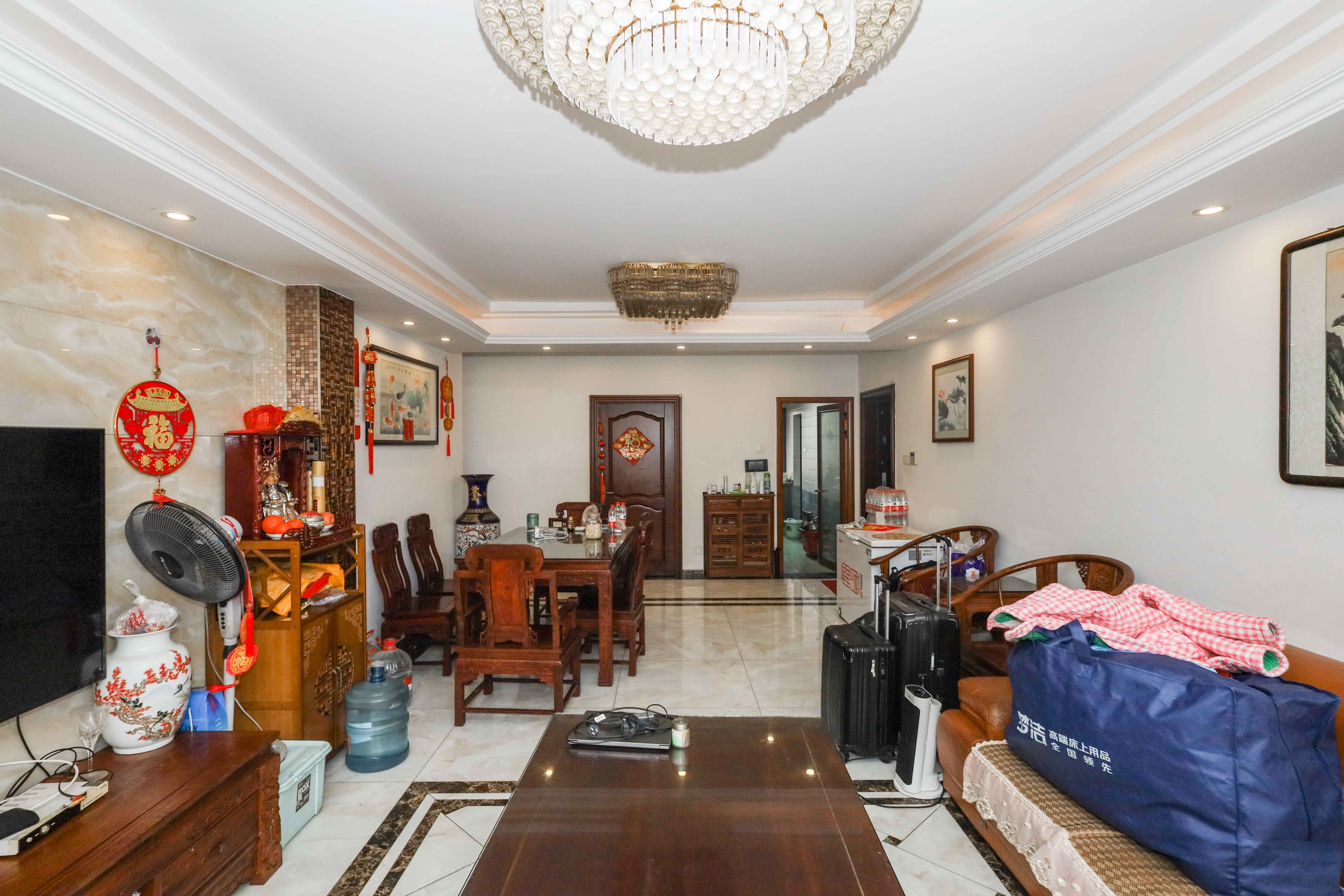 中海梅溪湖壹号  3室2厅1卫    176.0万客厅