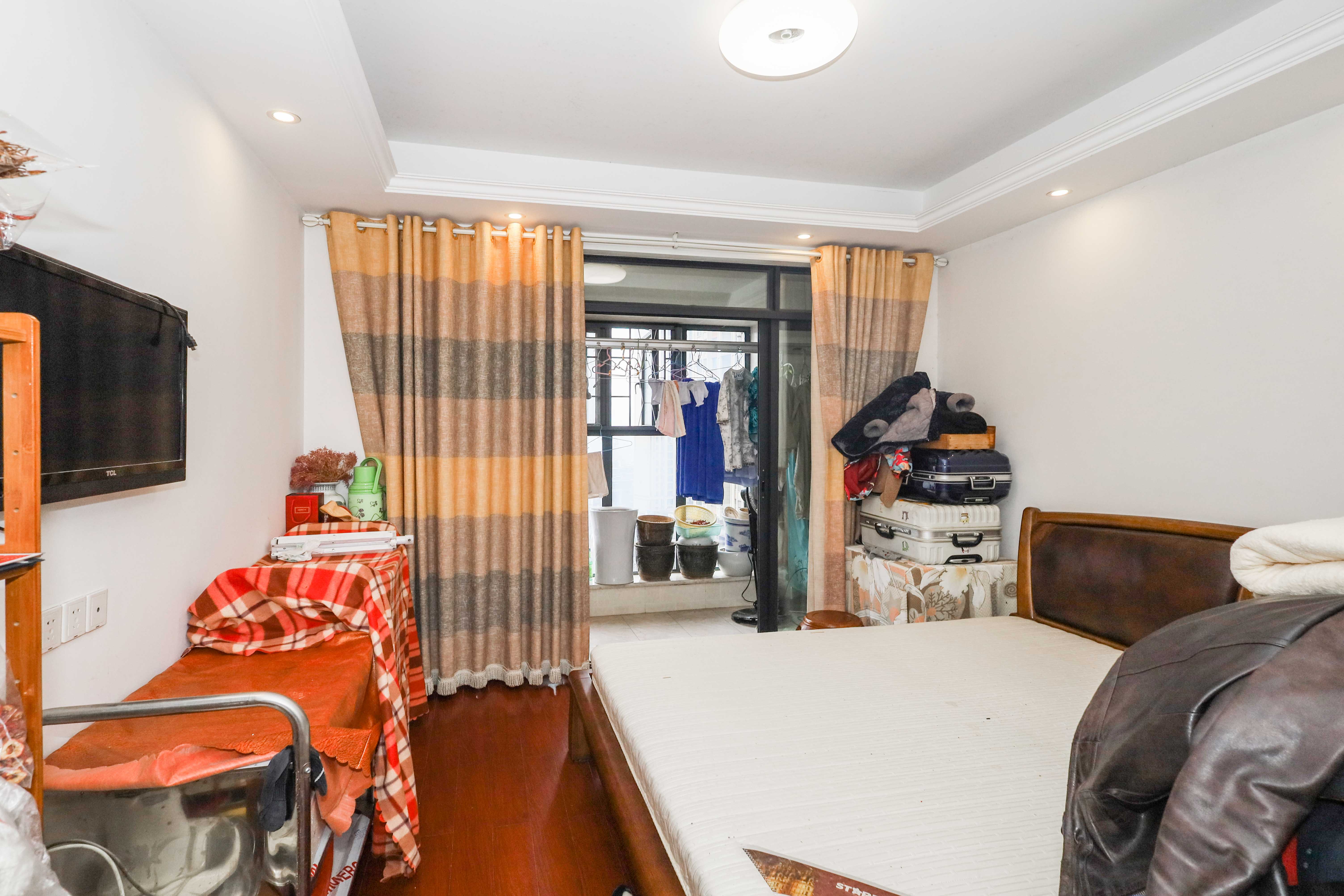 中海梅溪湖壹号  3室2厅1卫    176.0万卧室