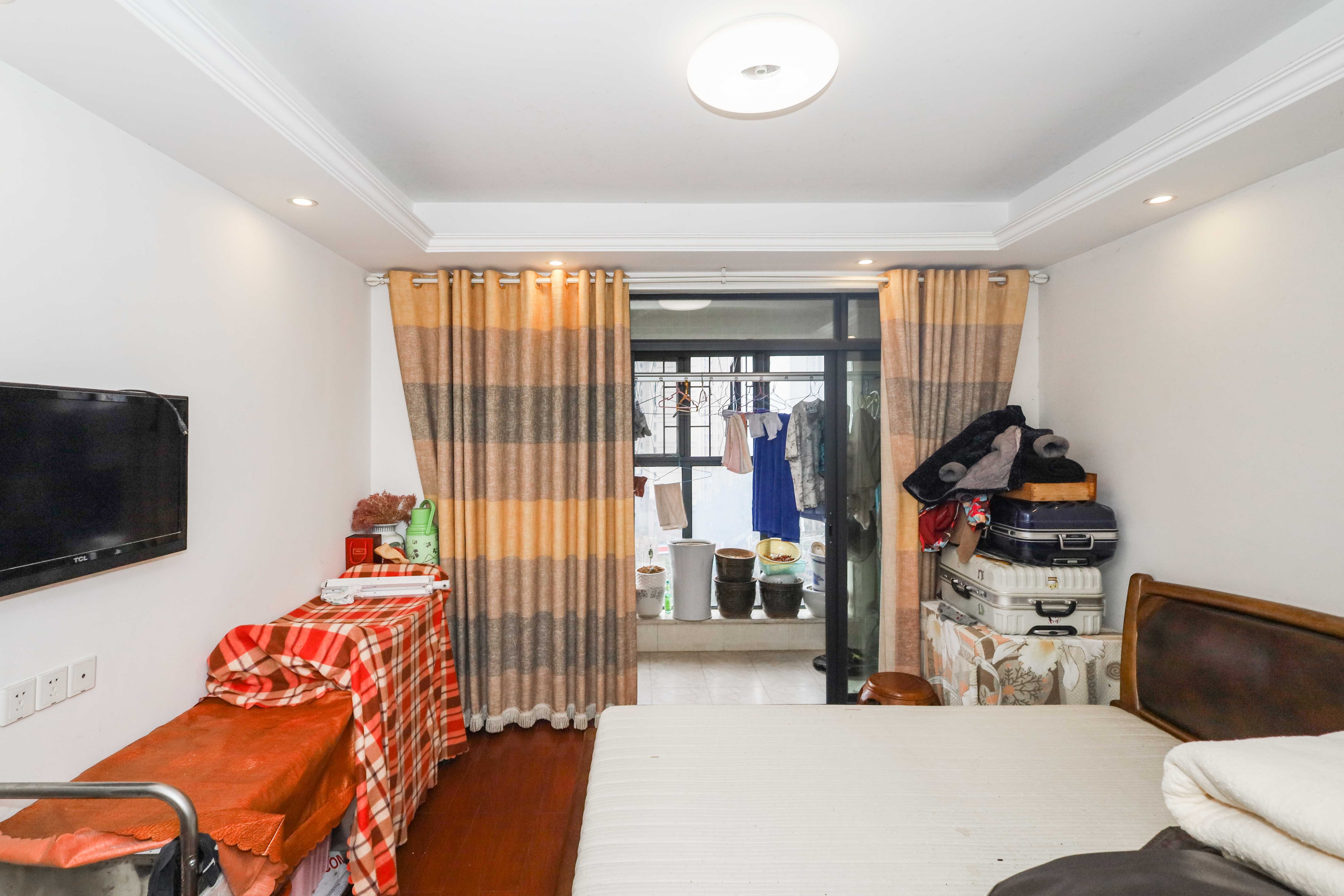 中海梅溪湖壹号  3室2厅1卫    176.0万卧室