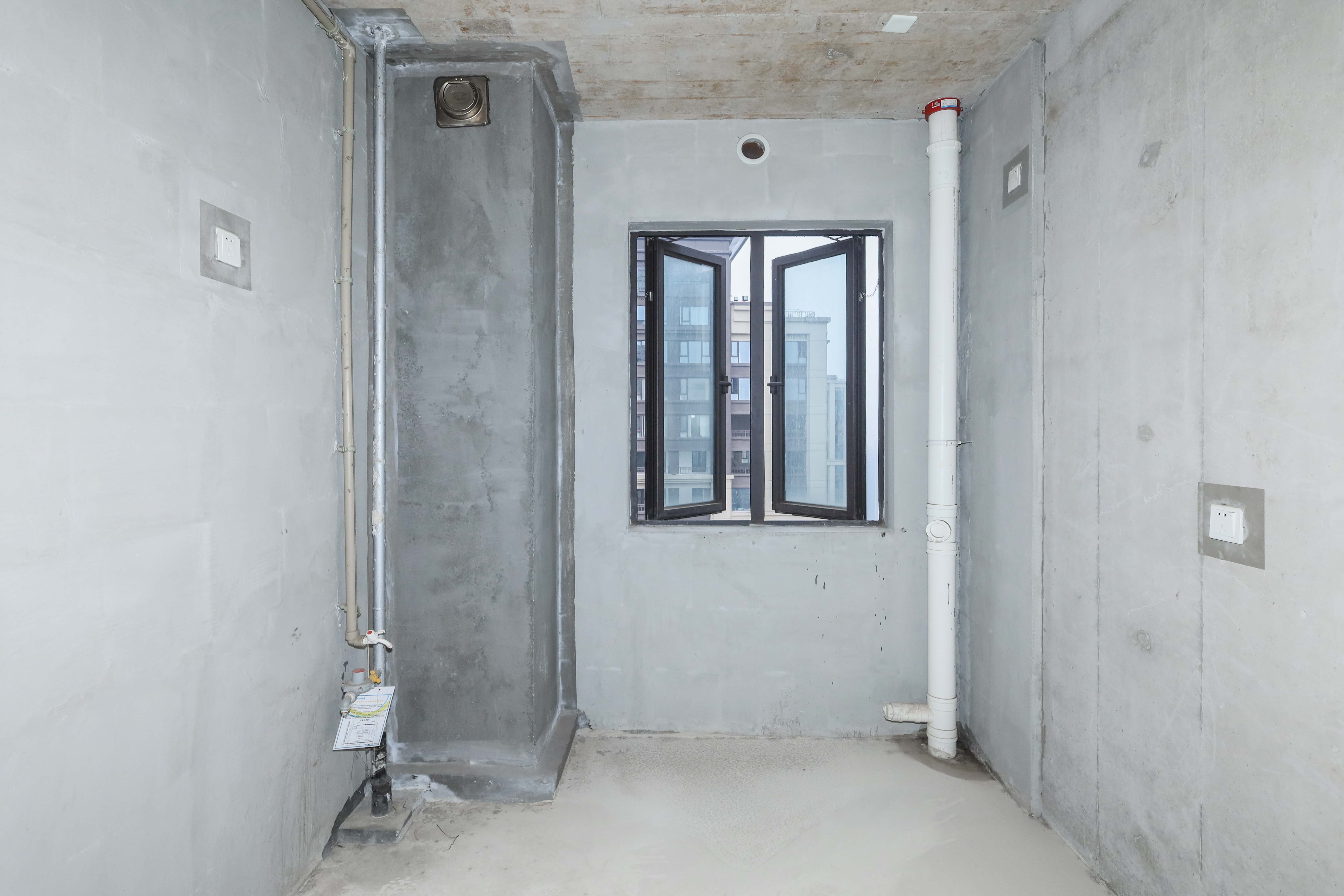 建发央著  4室2厅2卫   230.00万厨房
