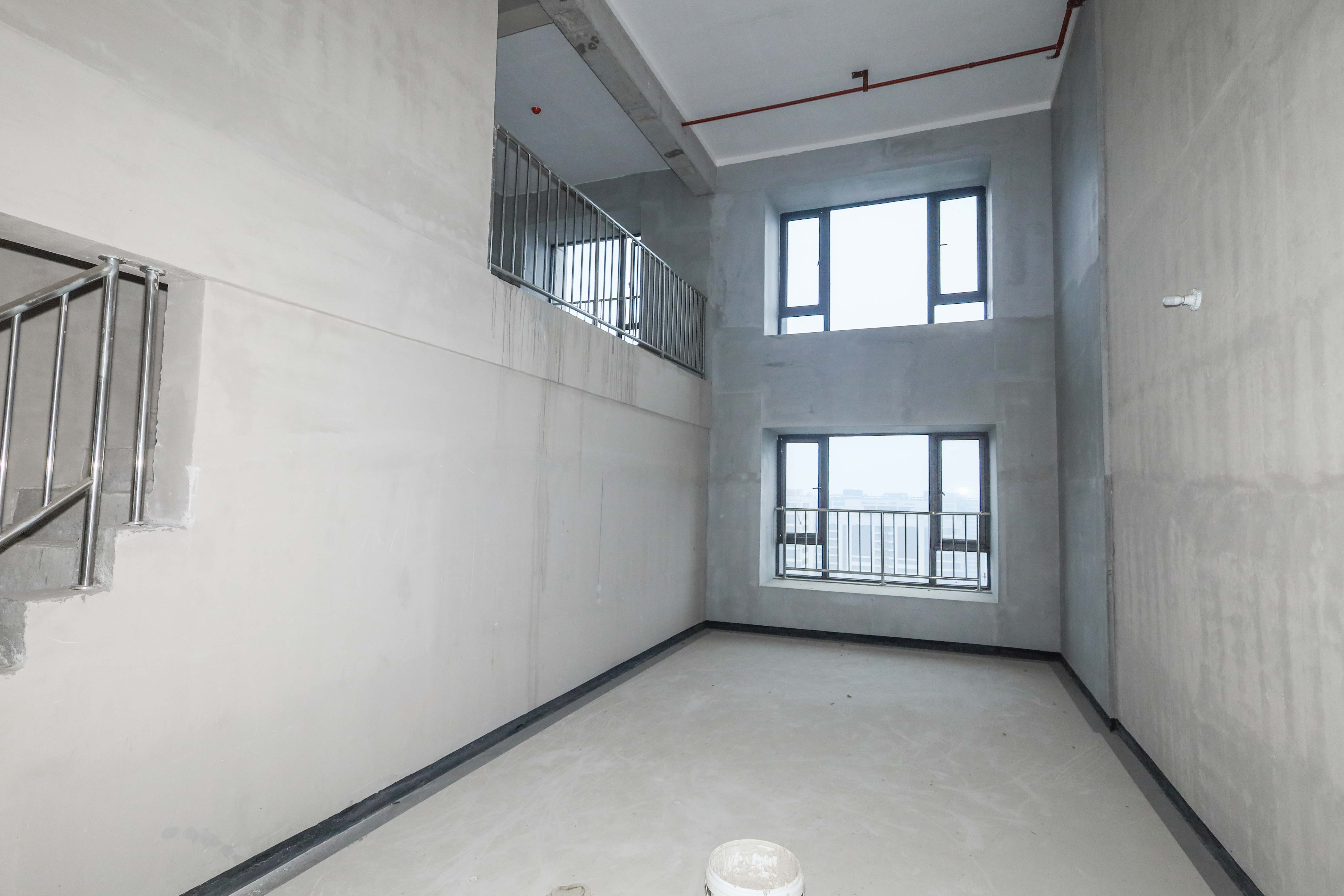 建发央著  4室2厅2卫   230.00万客厅