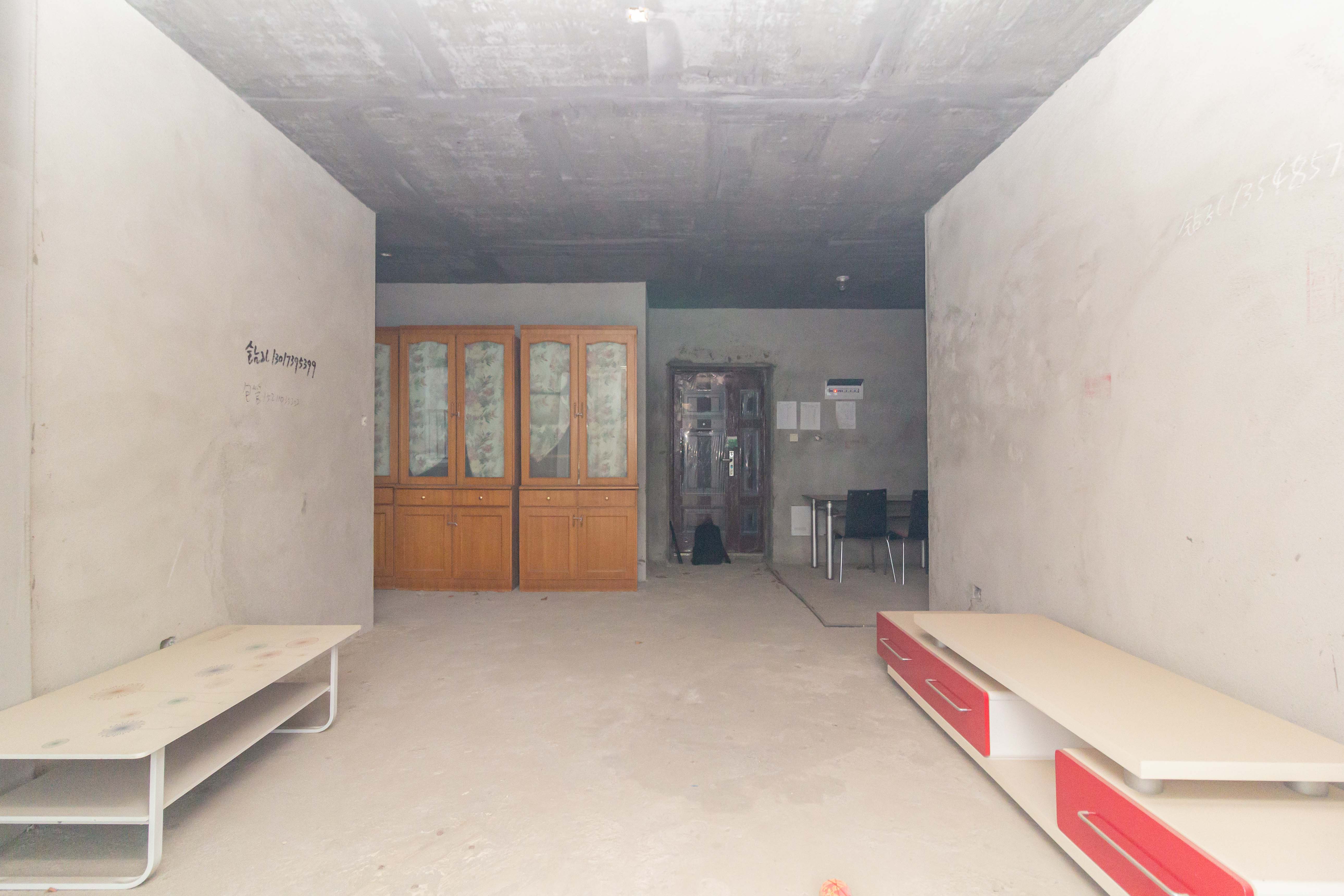 金广星苑  3室2厅1卫    63.8万 金广星苑  3室2厅1卫    63.8万客厅