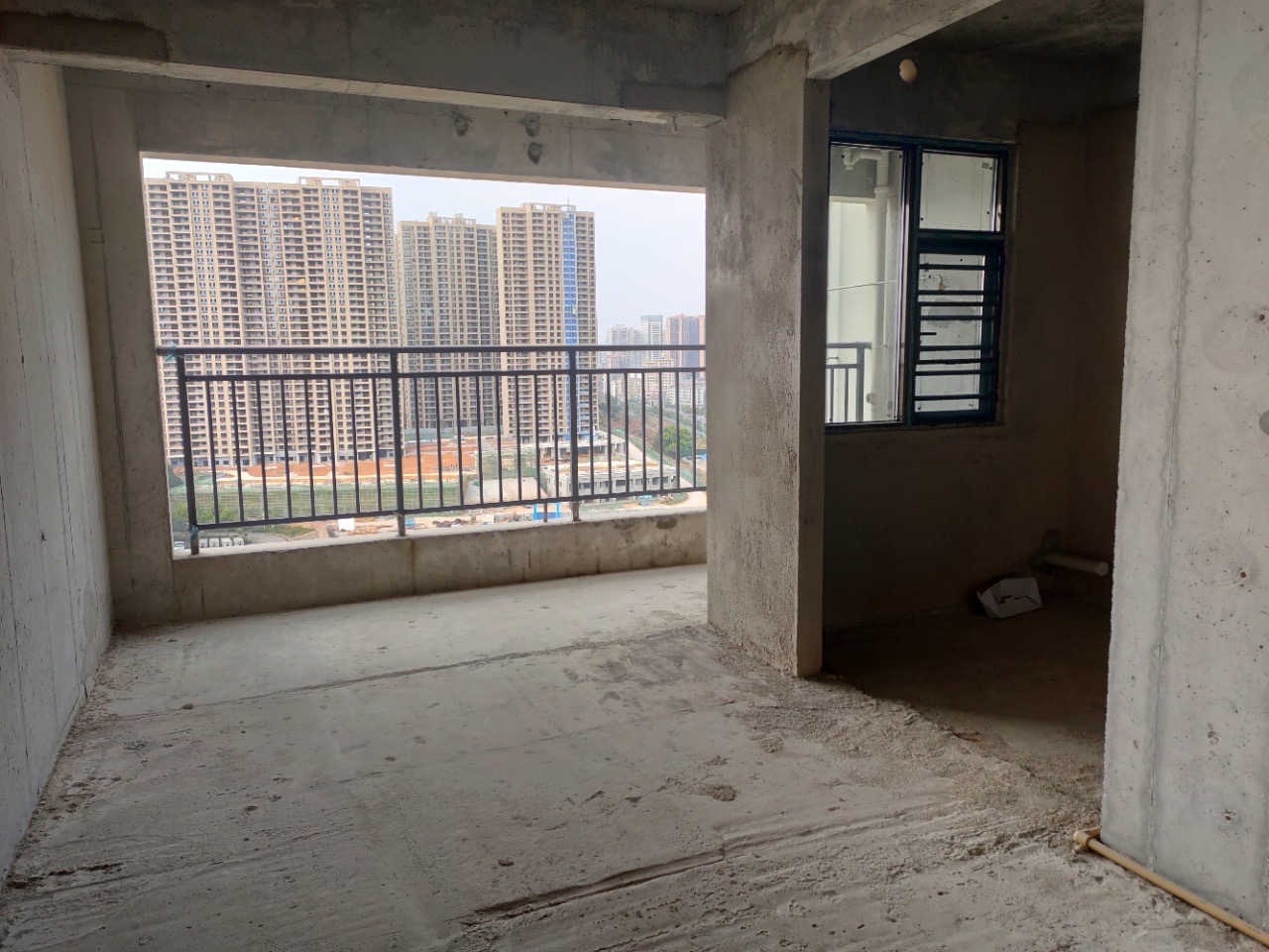 湘悦青春里 4室2厅2卫 120.0万 湘悦青春里 4室2厅2卫 120.0万客厅